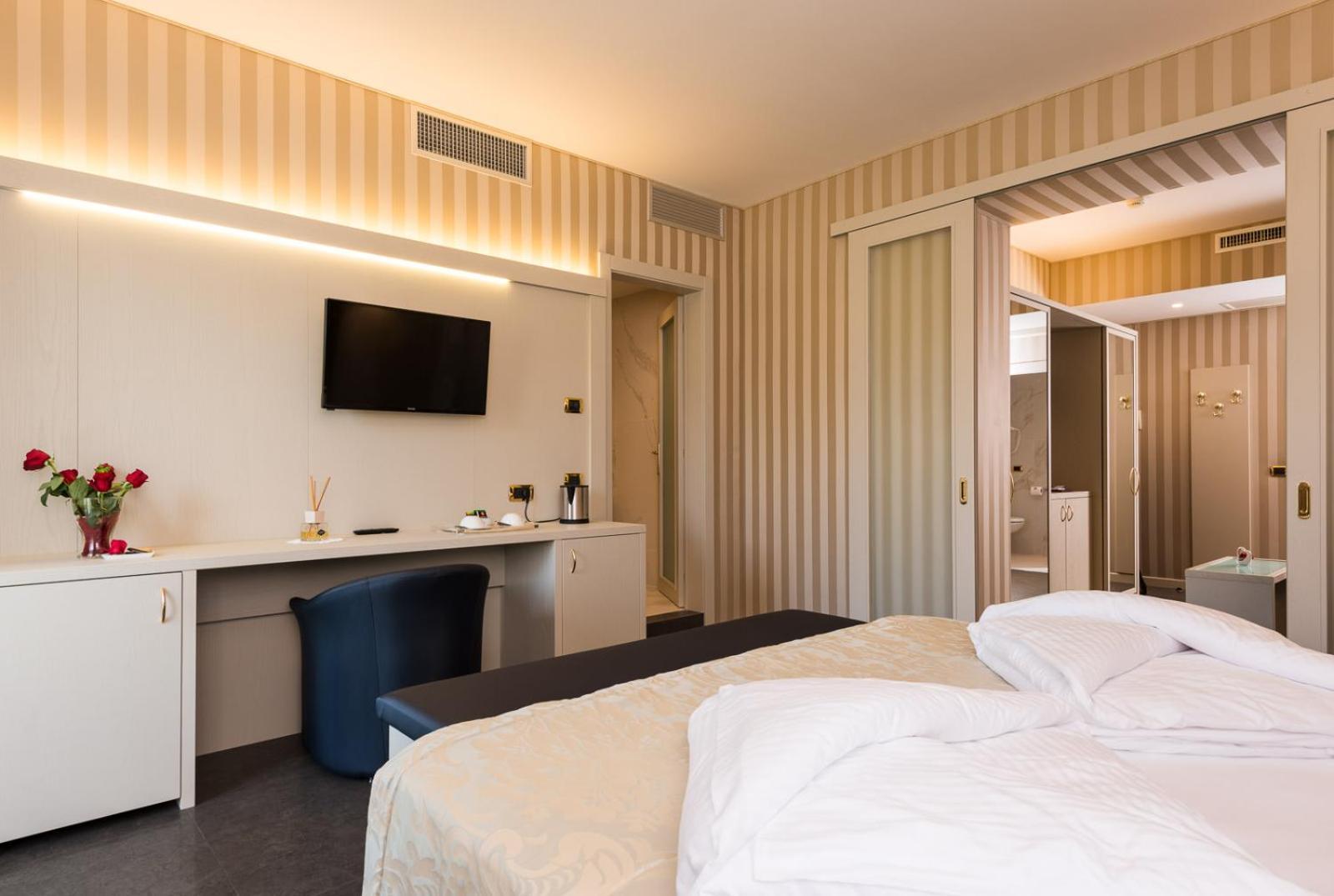 Deluxe King Suite
