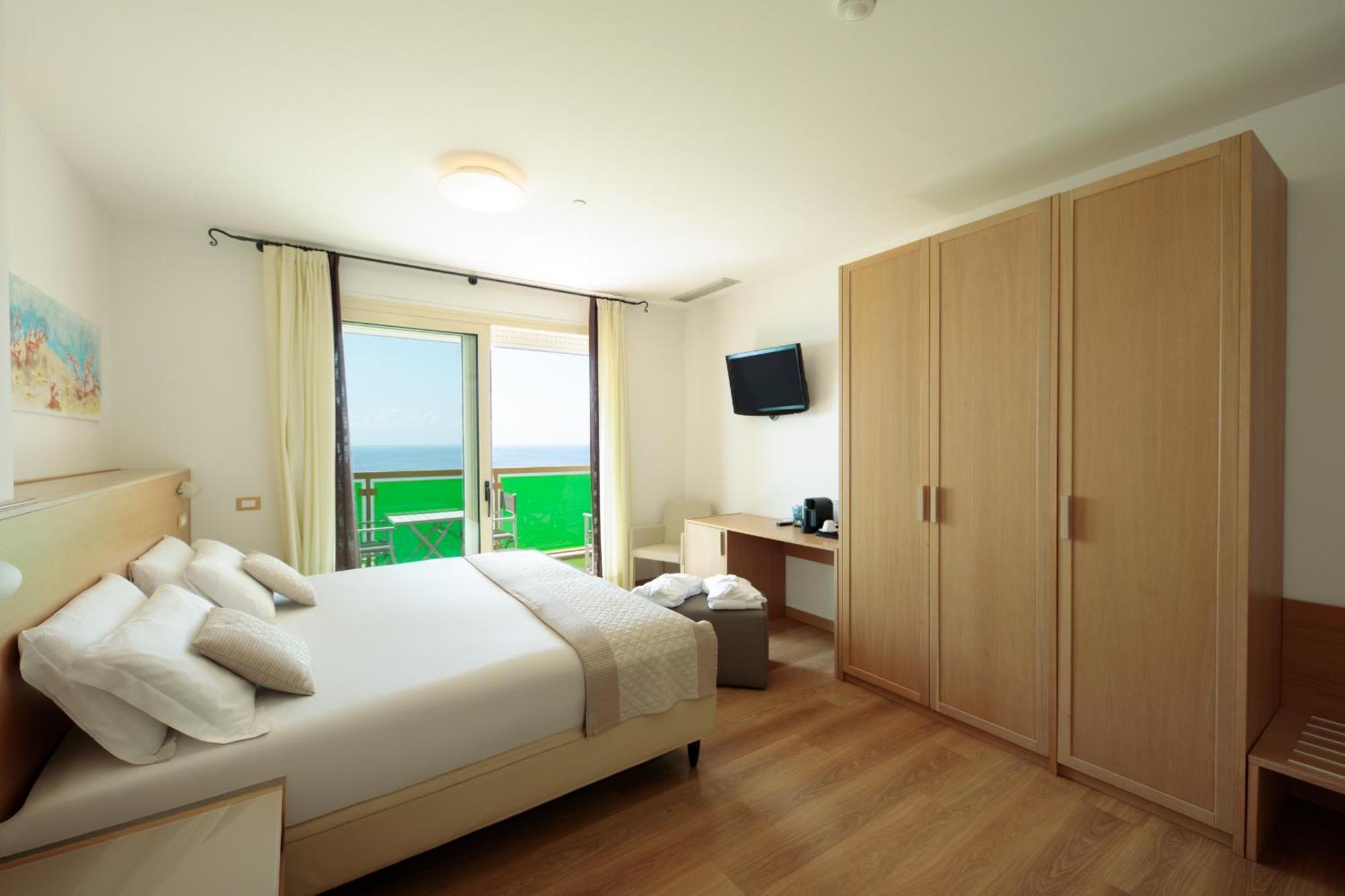 Superior Double Room Frontal Sea View,1671867298:JPEG