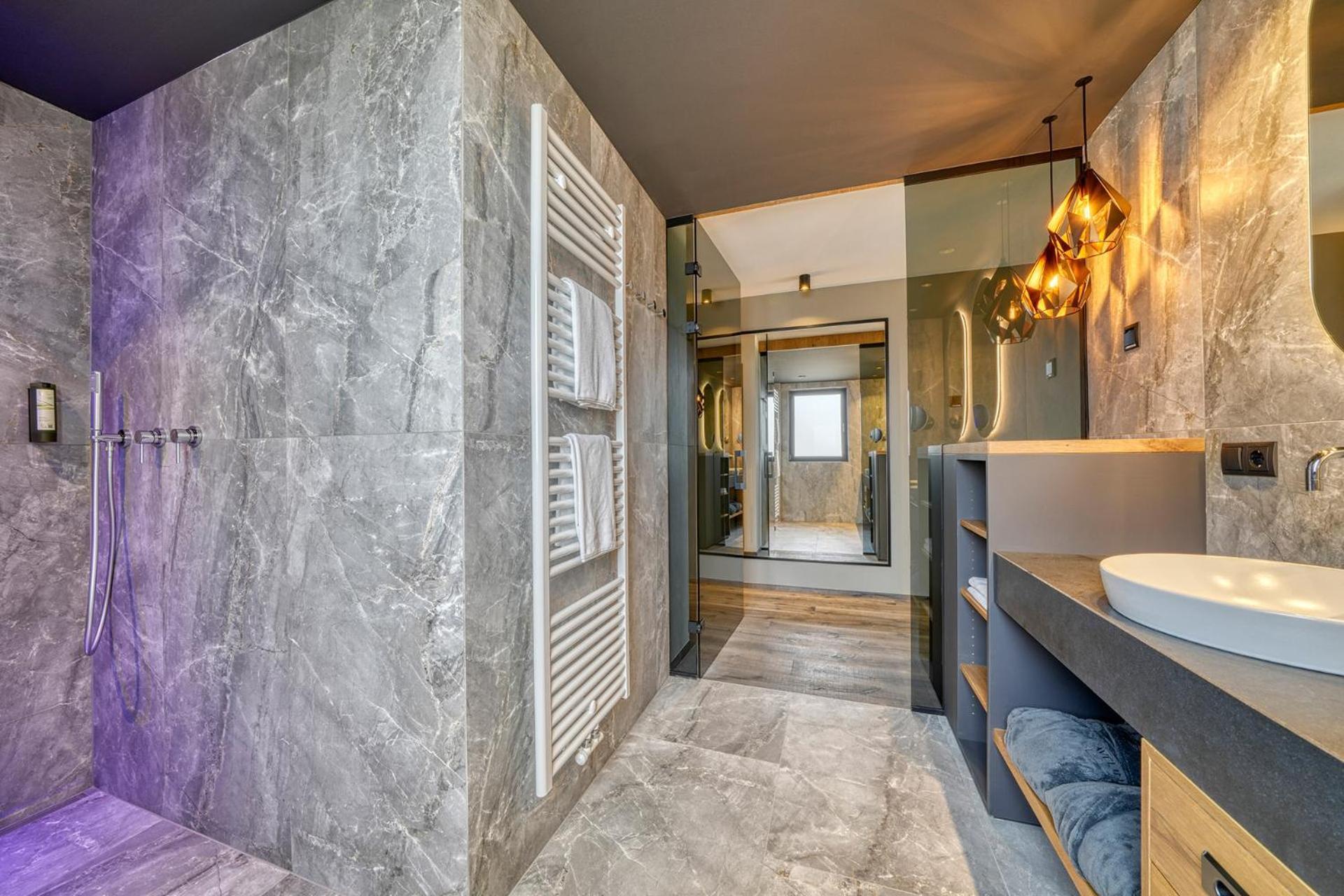 Deluxe Family Suite