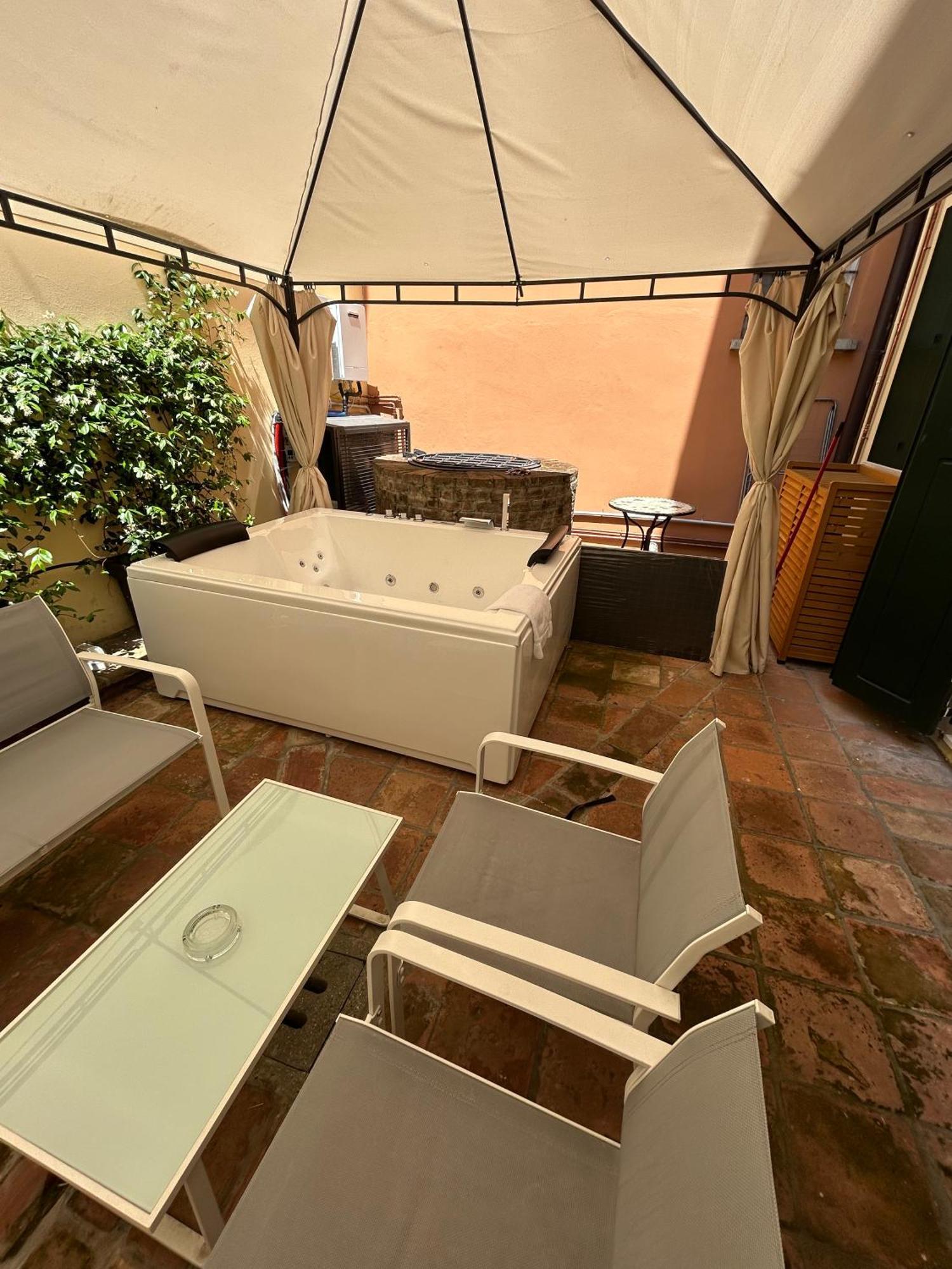 Apartment Terrace external Spa Bath