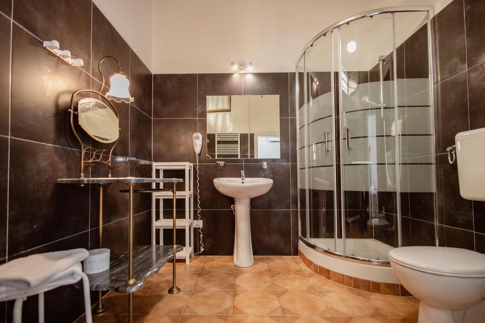 Standard Triple Room,1679627626:JPEG