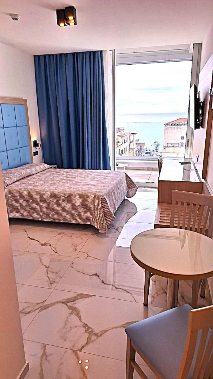 Deluxe Double Room with Sea View