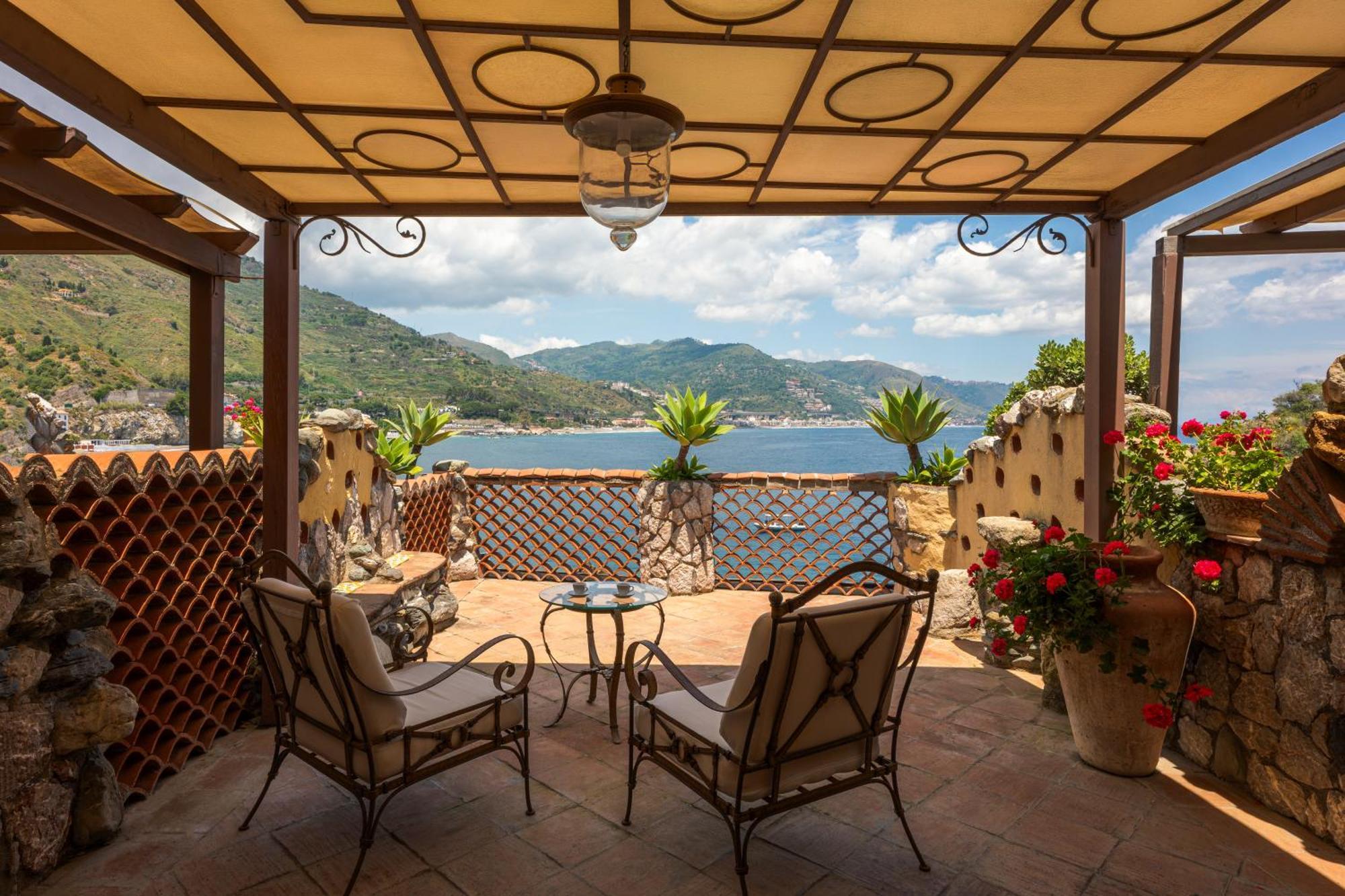 Deluxe Double or Twin Room Sea View