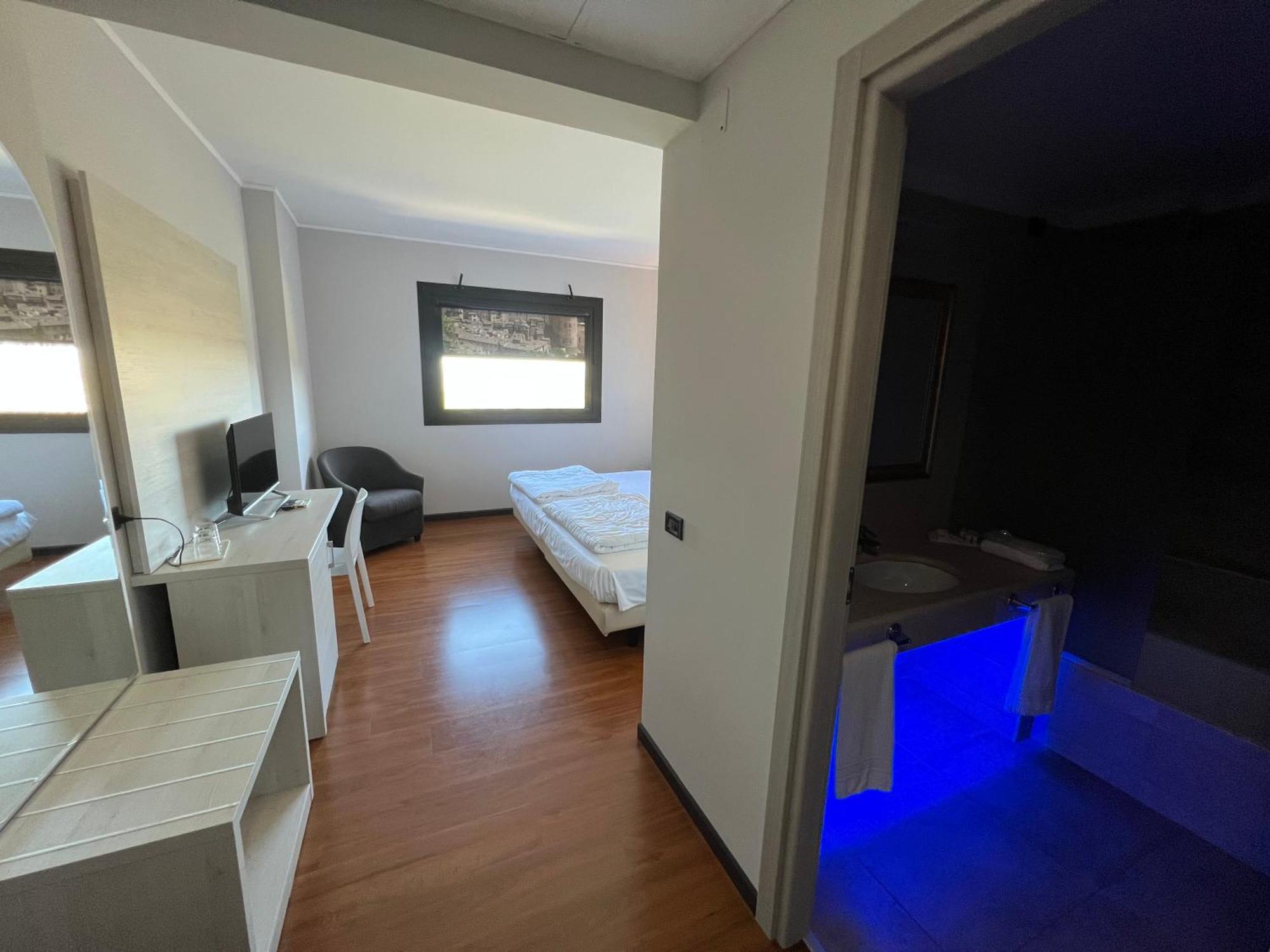 Deluxe Double or Twin Room Hill View