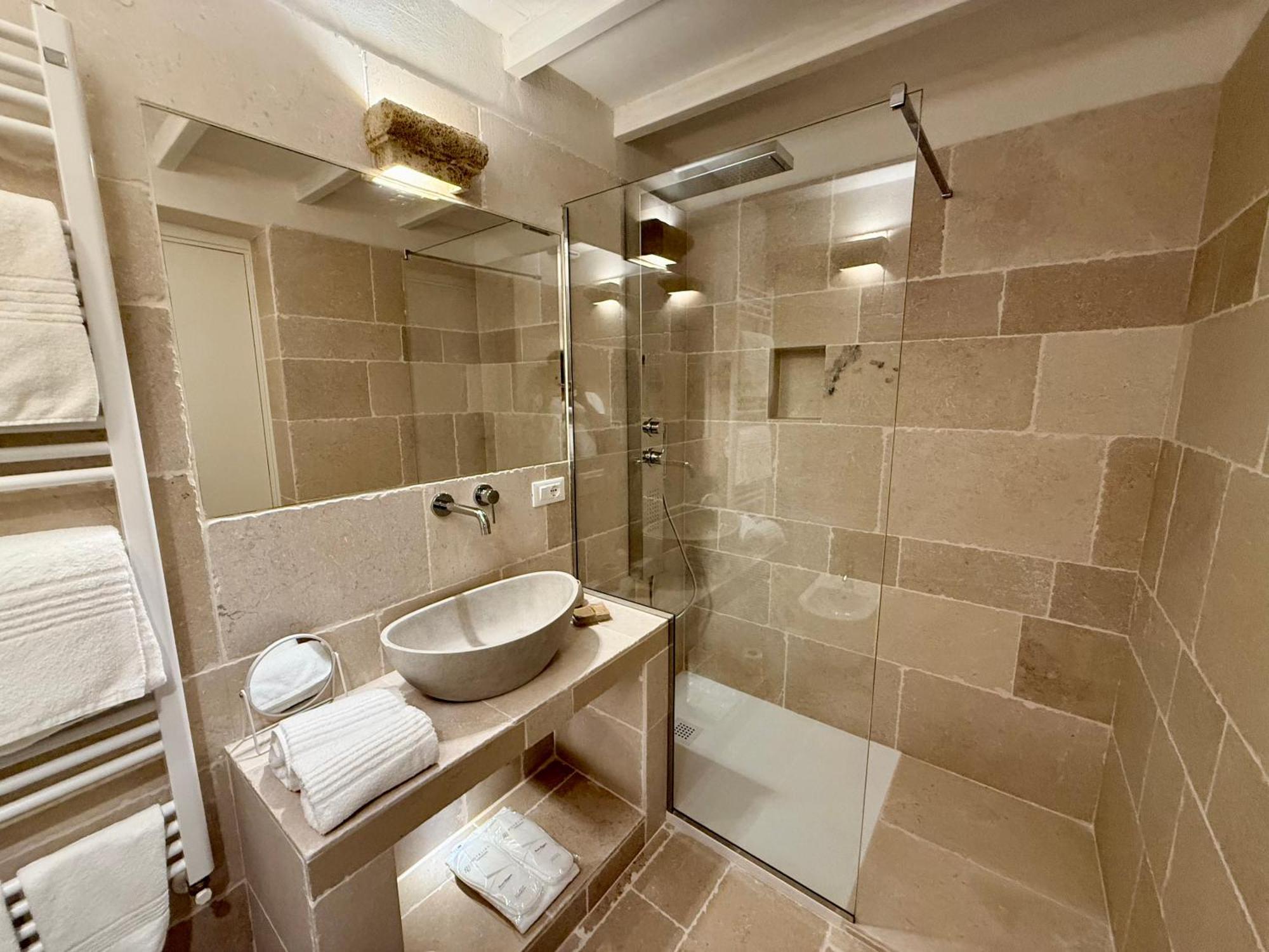 Queen Room Spa Bath