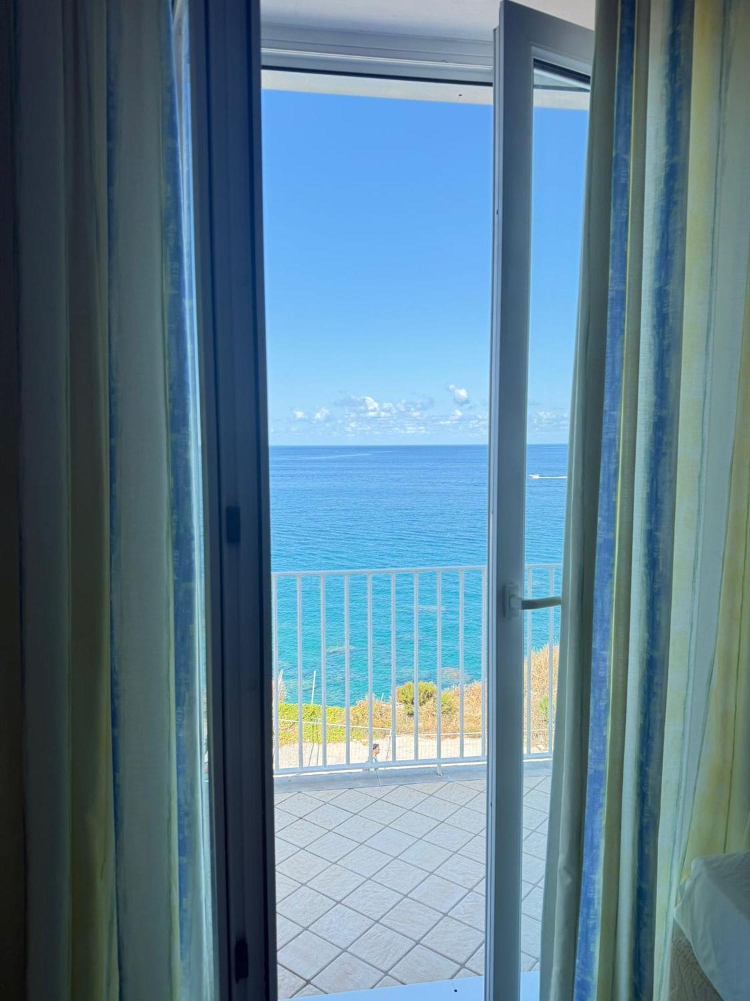 Camera Familiare con Vista Mare