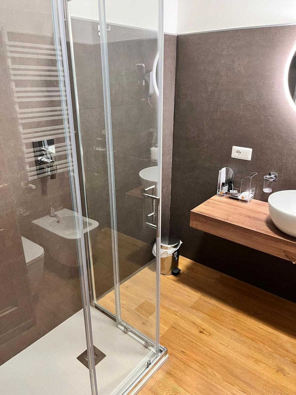 Twin Room Private External Bathroom