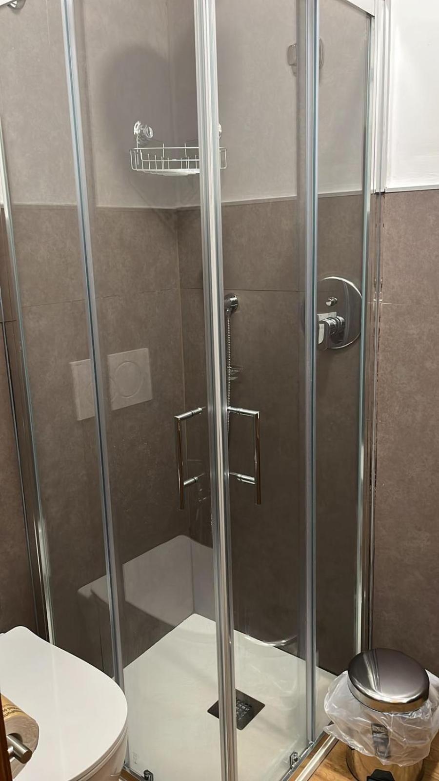 Single Room Private External Bathroom