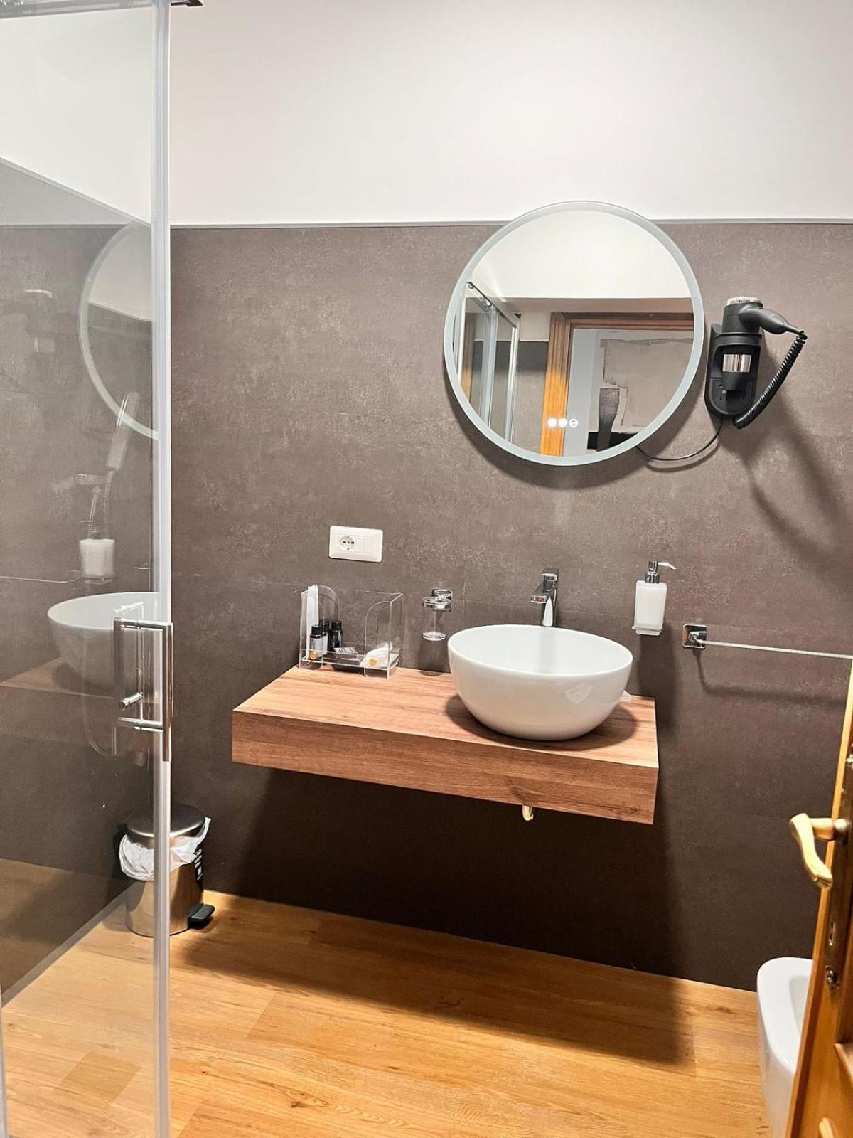 Twin Room Private External Bathroom
