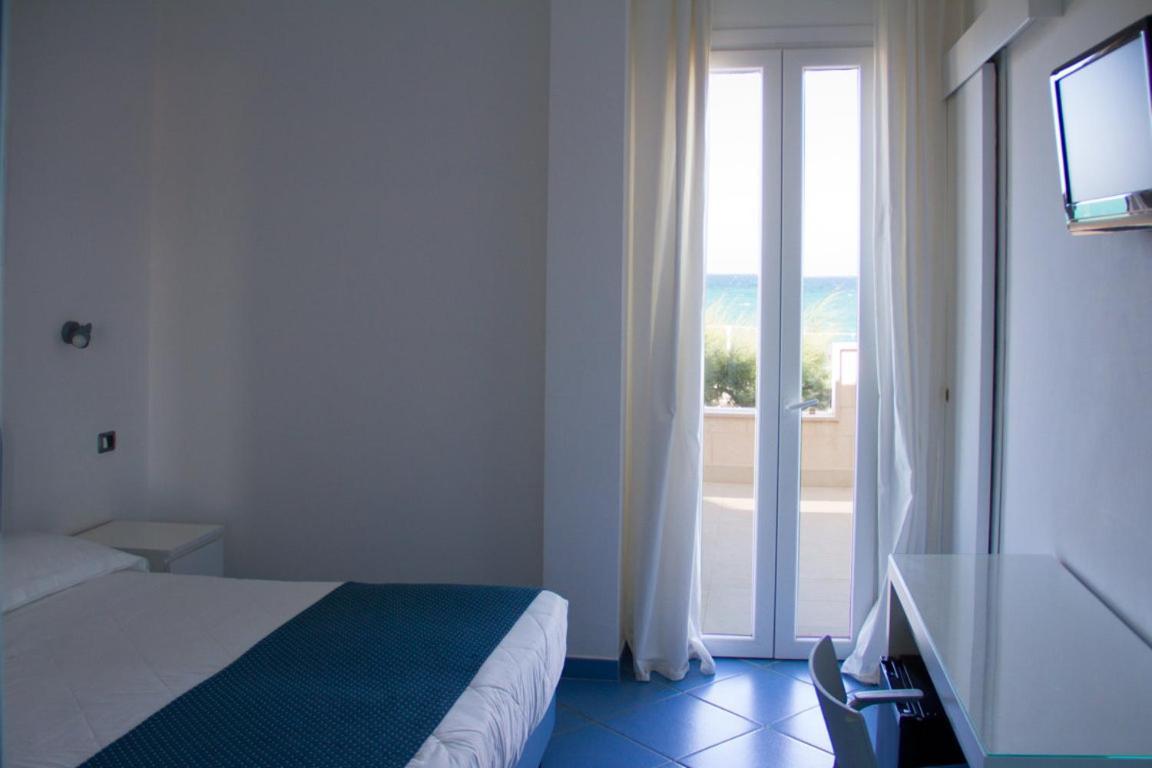 Double or Twin Room Sea View