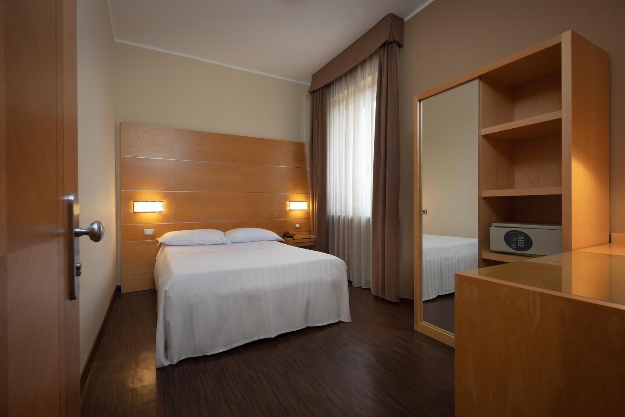Standard Queen Room