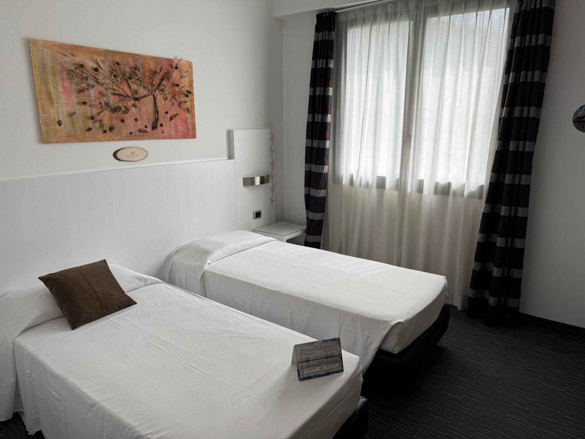 Twin Room,1698891251:JPEG