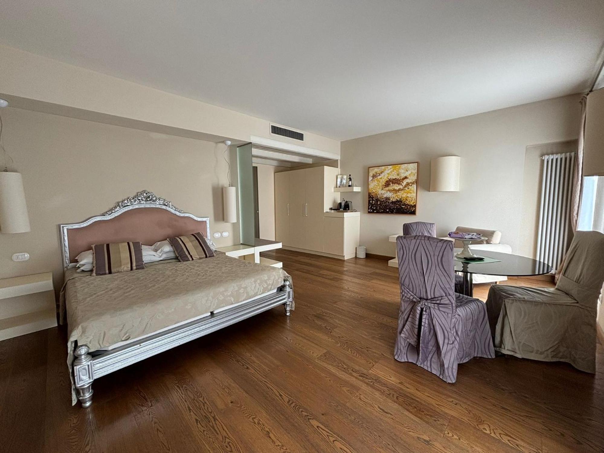 Superior Double Room Balcony Lake View