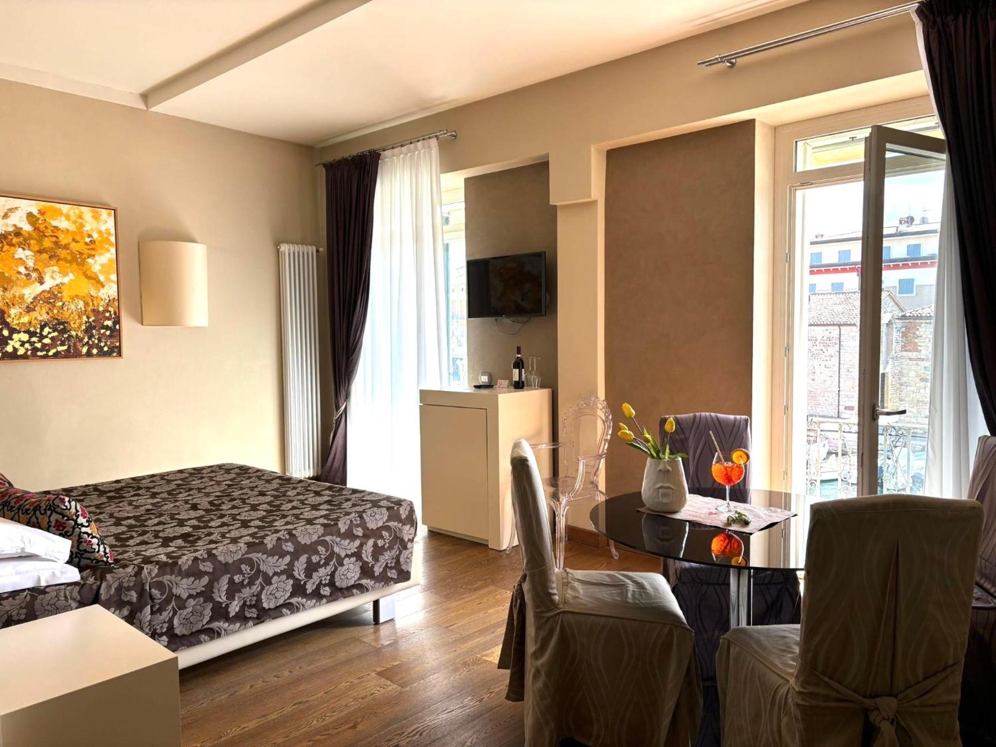 Deluxe Junior Suite Balcony Lake View