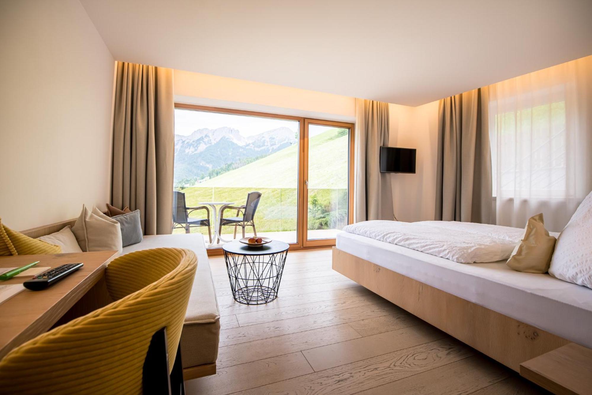 Deluxe Double Room Mountain View