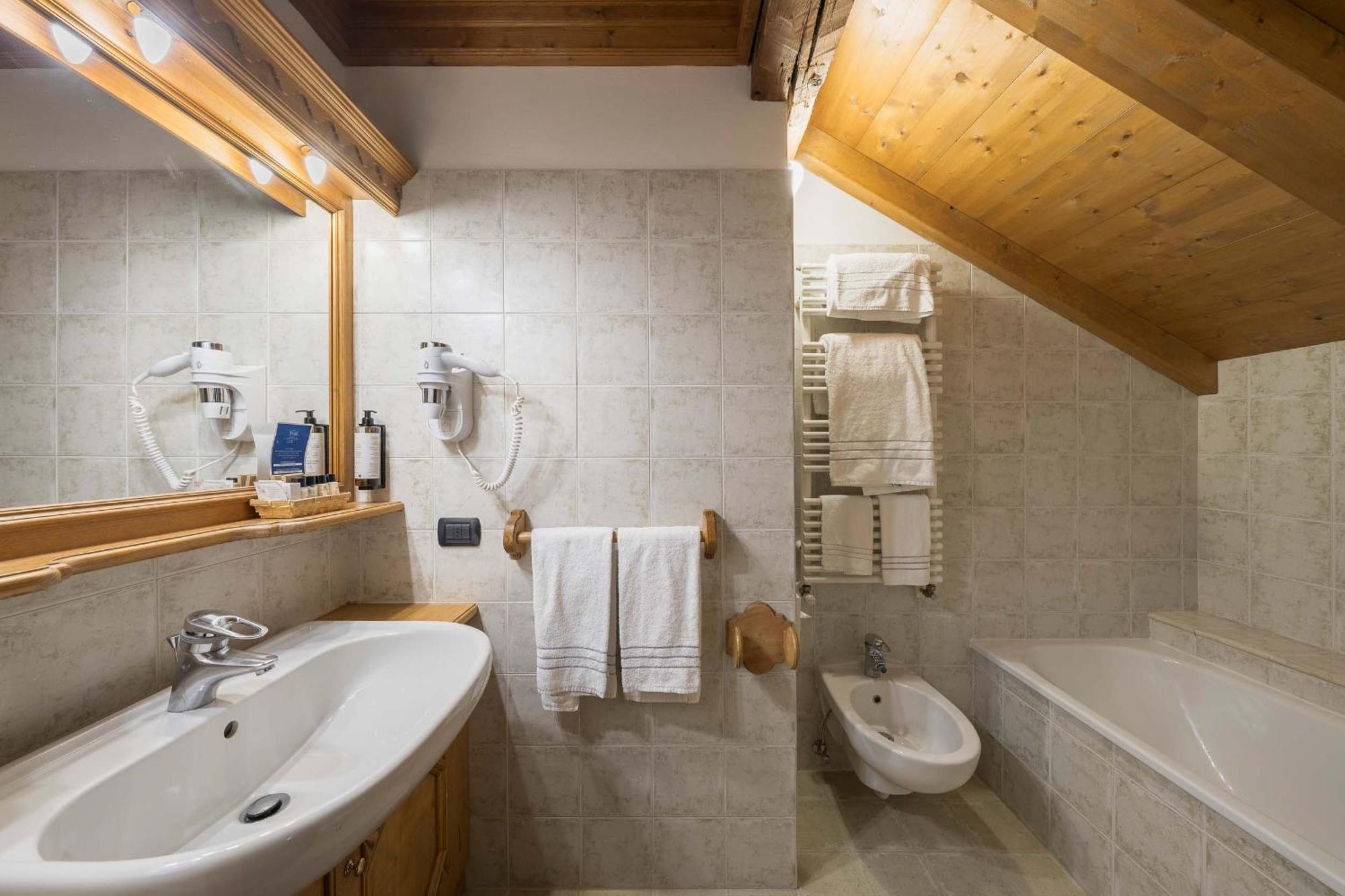 Cosy Attic Double Room