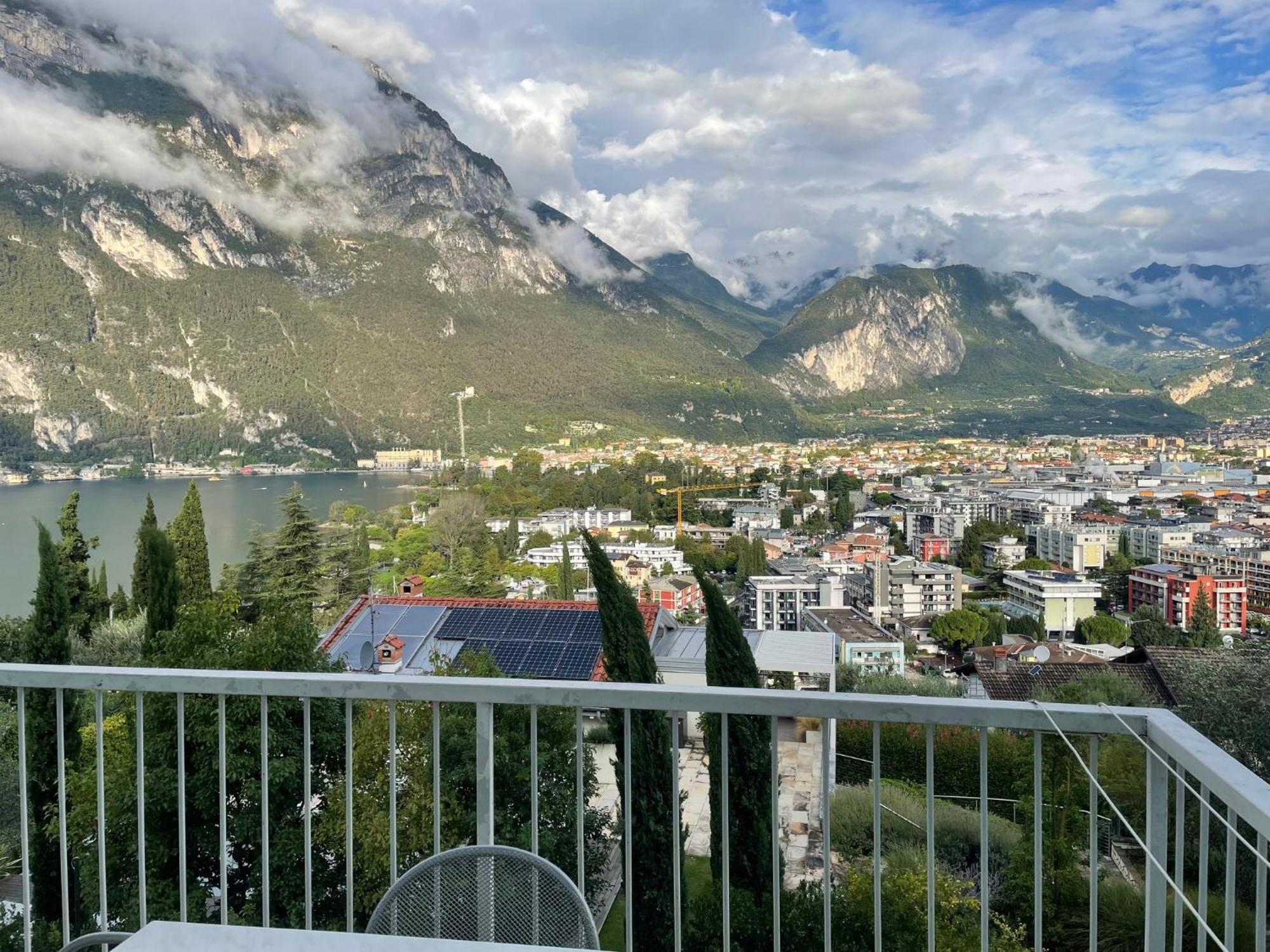 One-Bedroom Apartment Lake View
