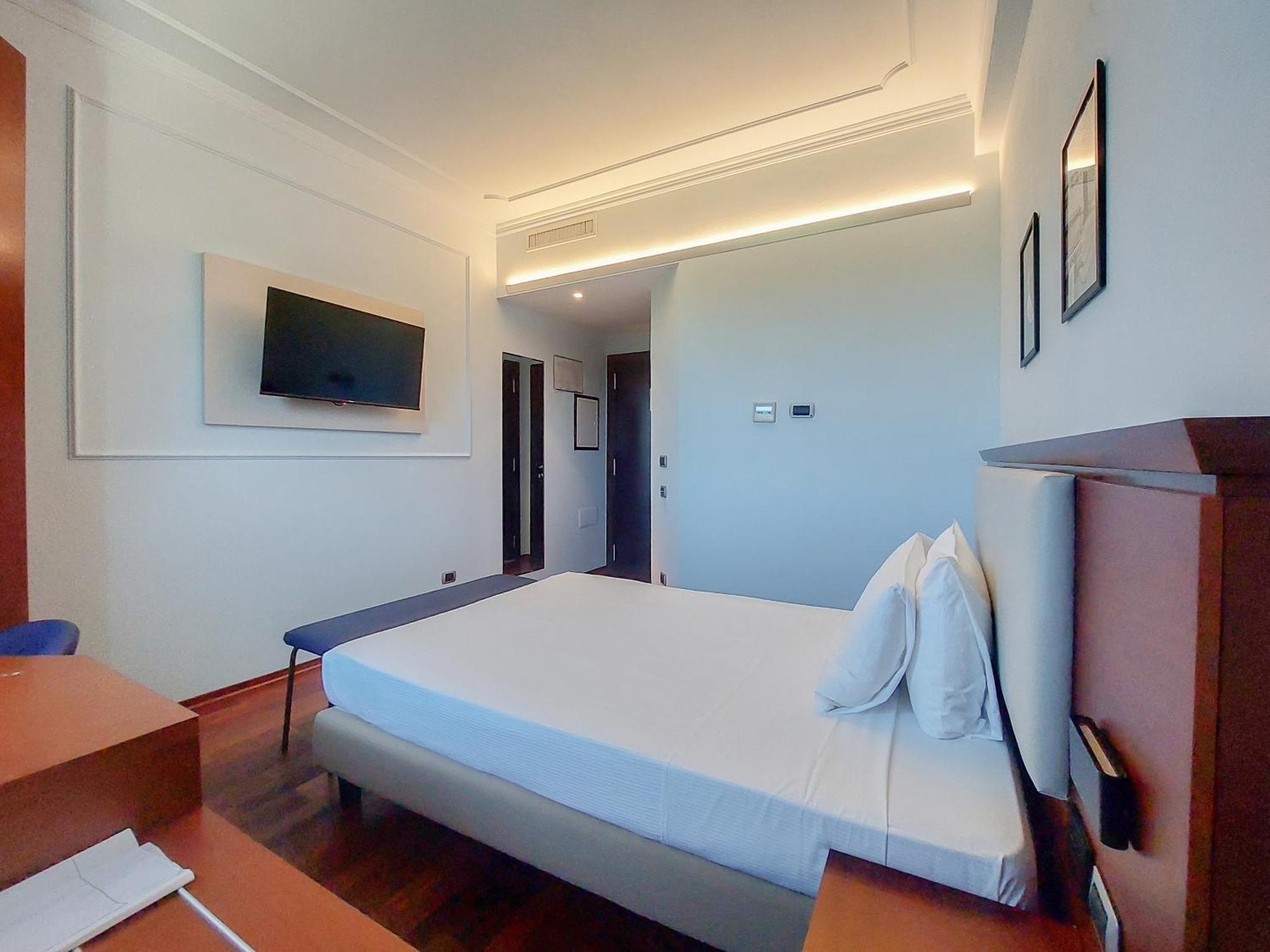 Single Room French Bed