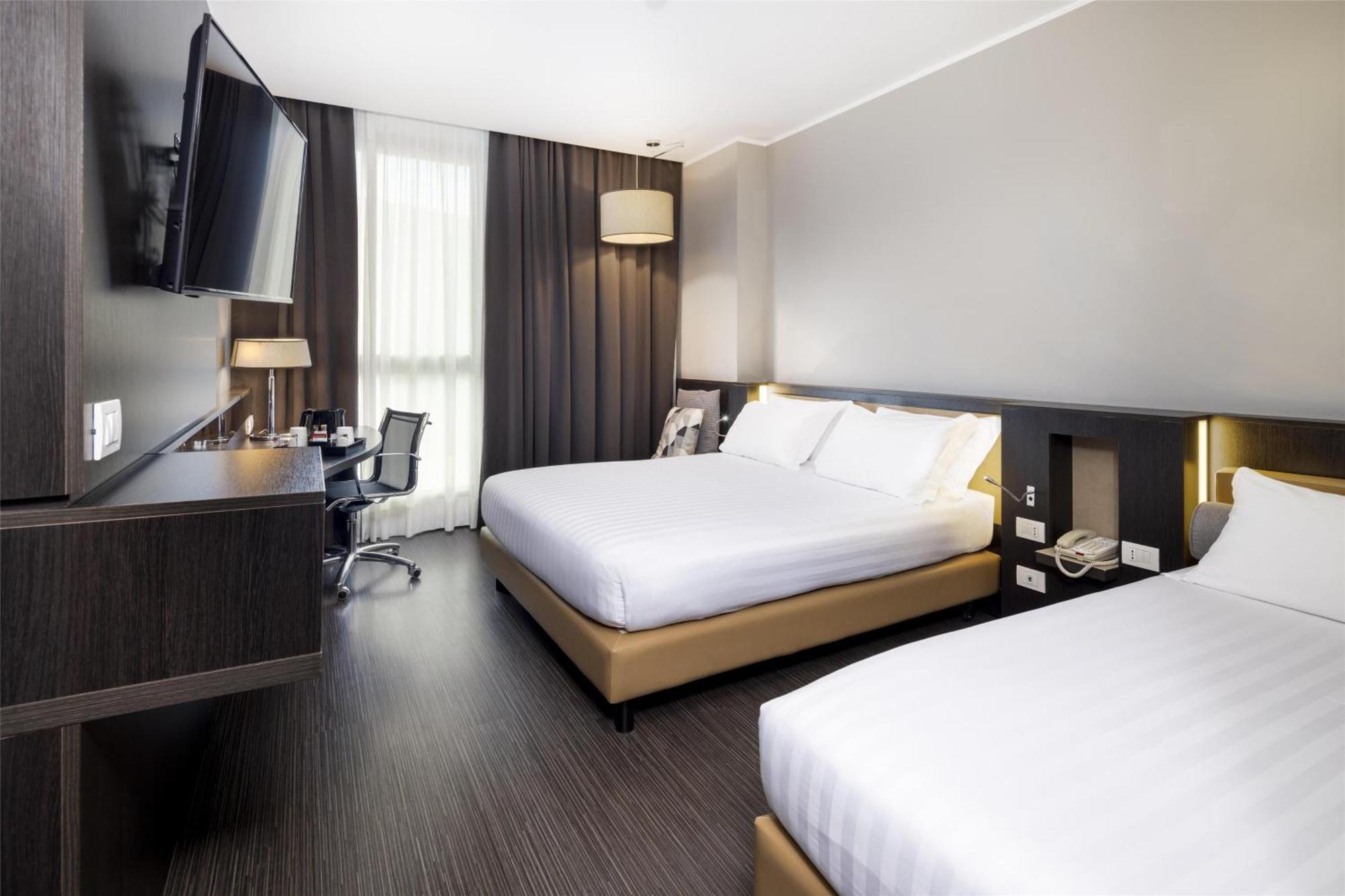 Standard Queen Room Single Bed