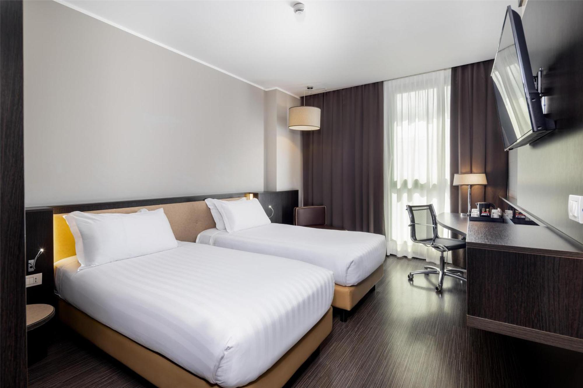 Standard Double Room Two Single Beds Non-Smoking