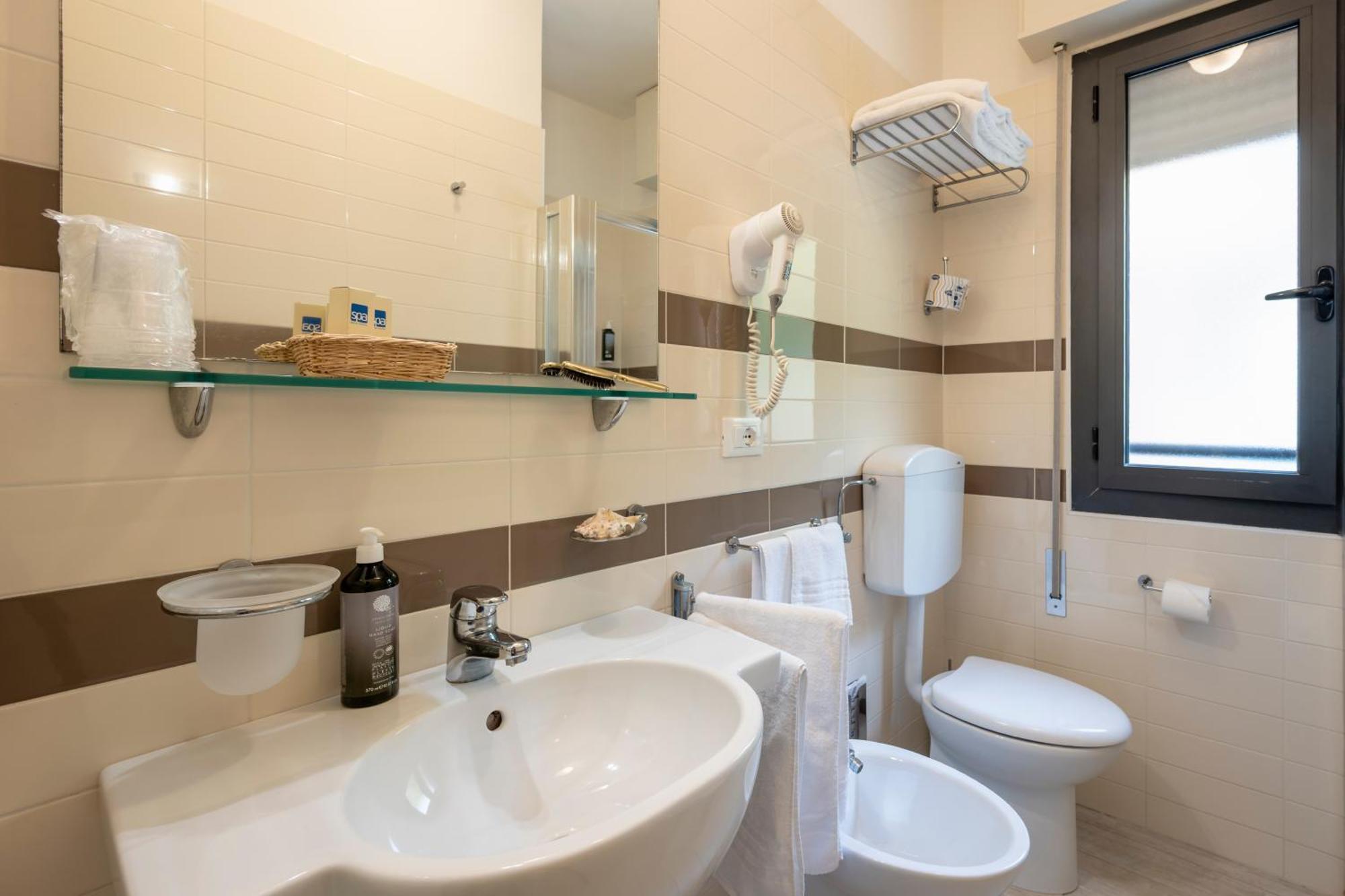 Single Room Private Bathroom