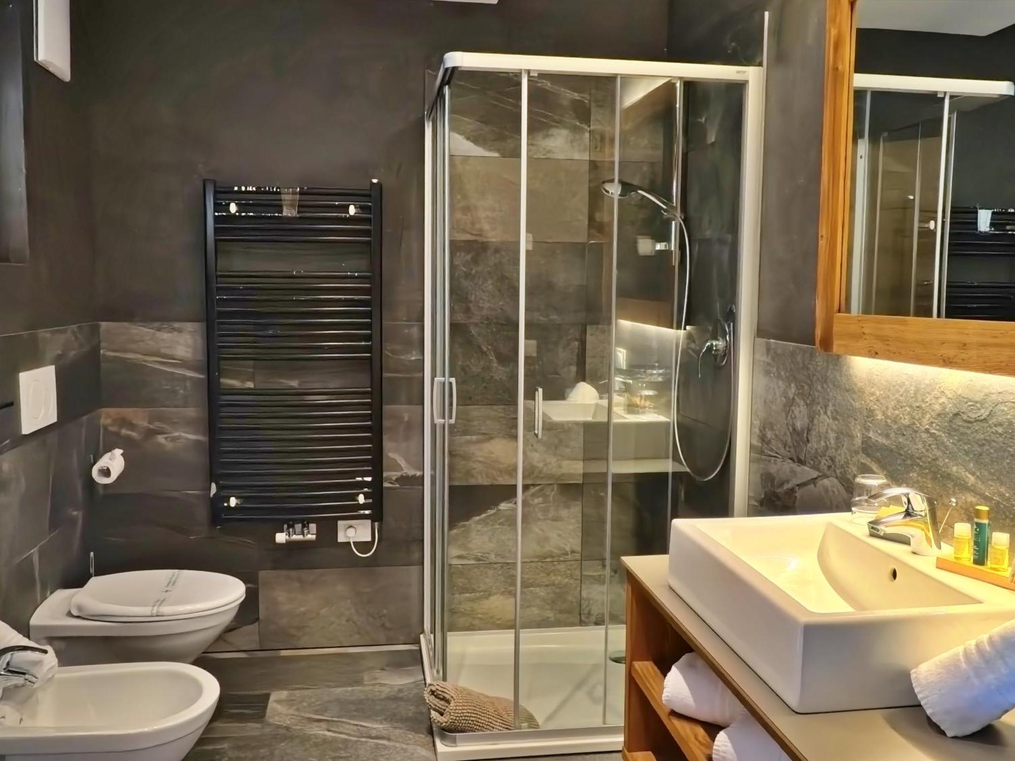 Deluxe Two-Bedroom Apartment