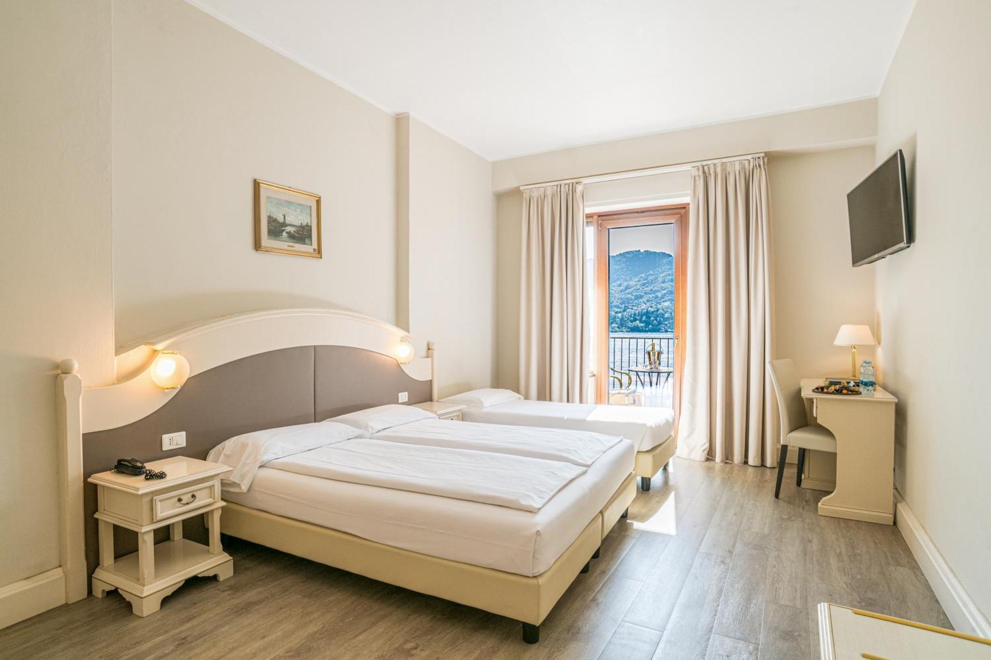 Triple Room Lake View Balcony