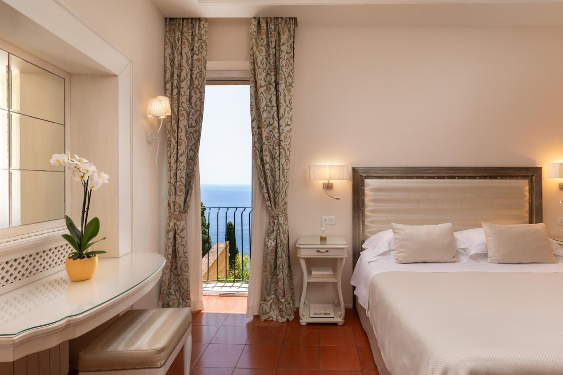 Double or Twin Room Sea View
