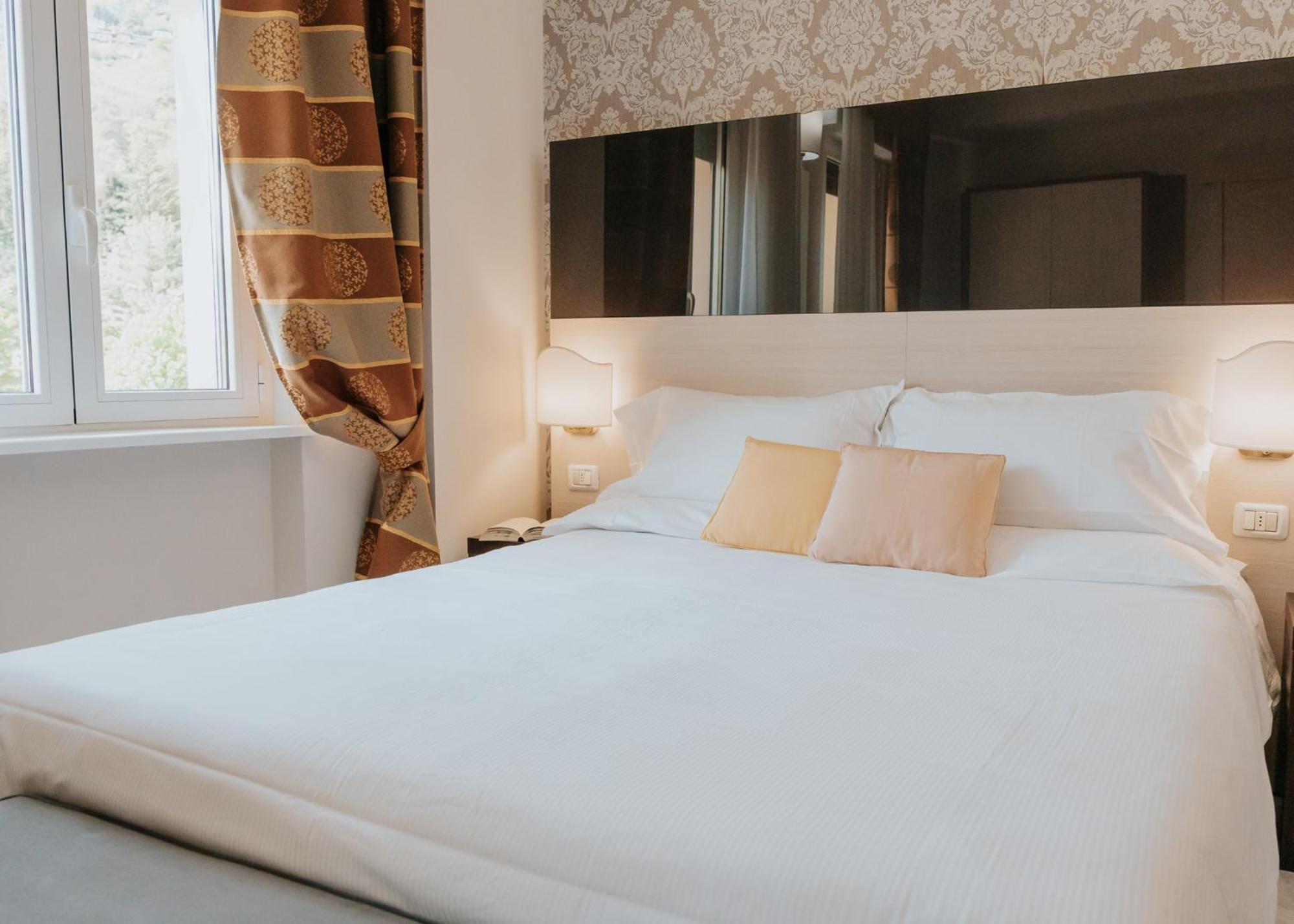 Deluxe Doppel-/Zweibettzimmer mit Bergblick