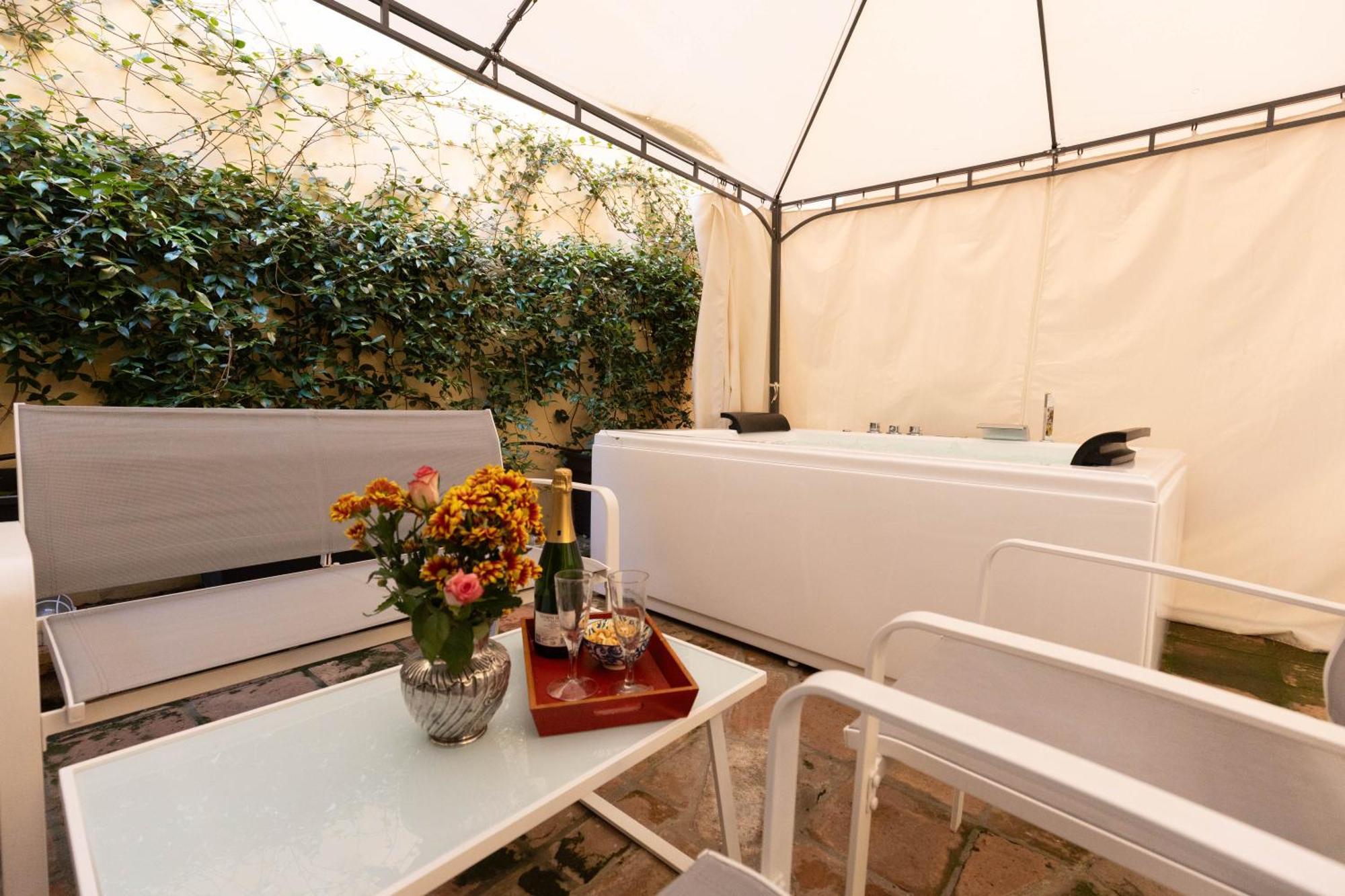 Apartment Terrace external Spa Bath