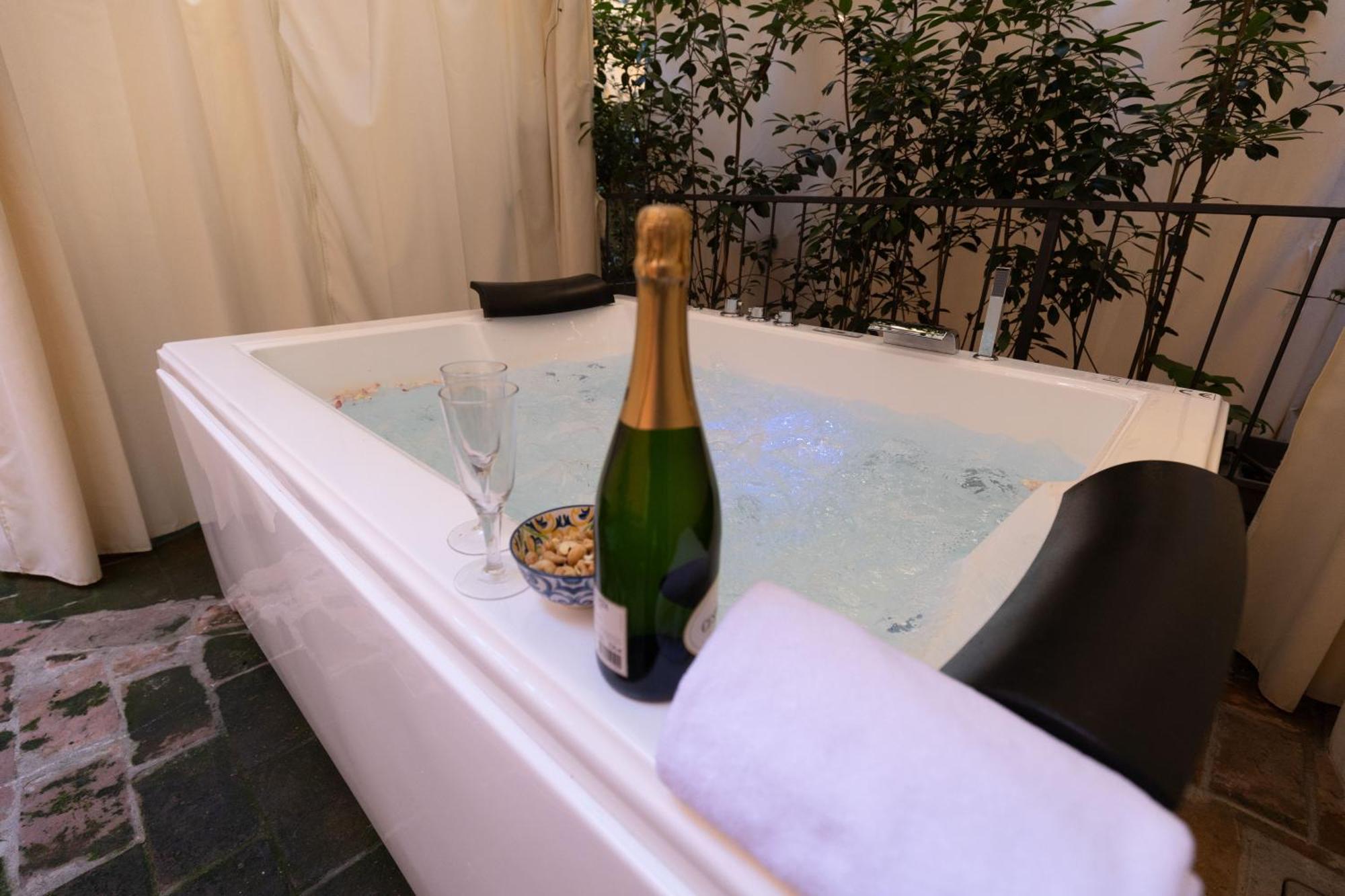 Studio Terrace external Spa Bath