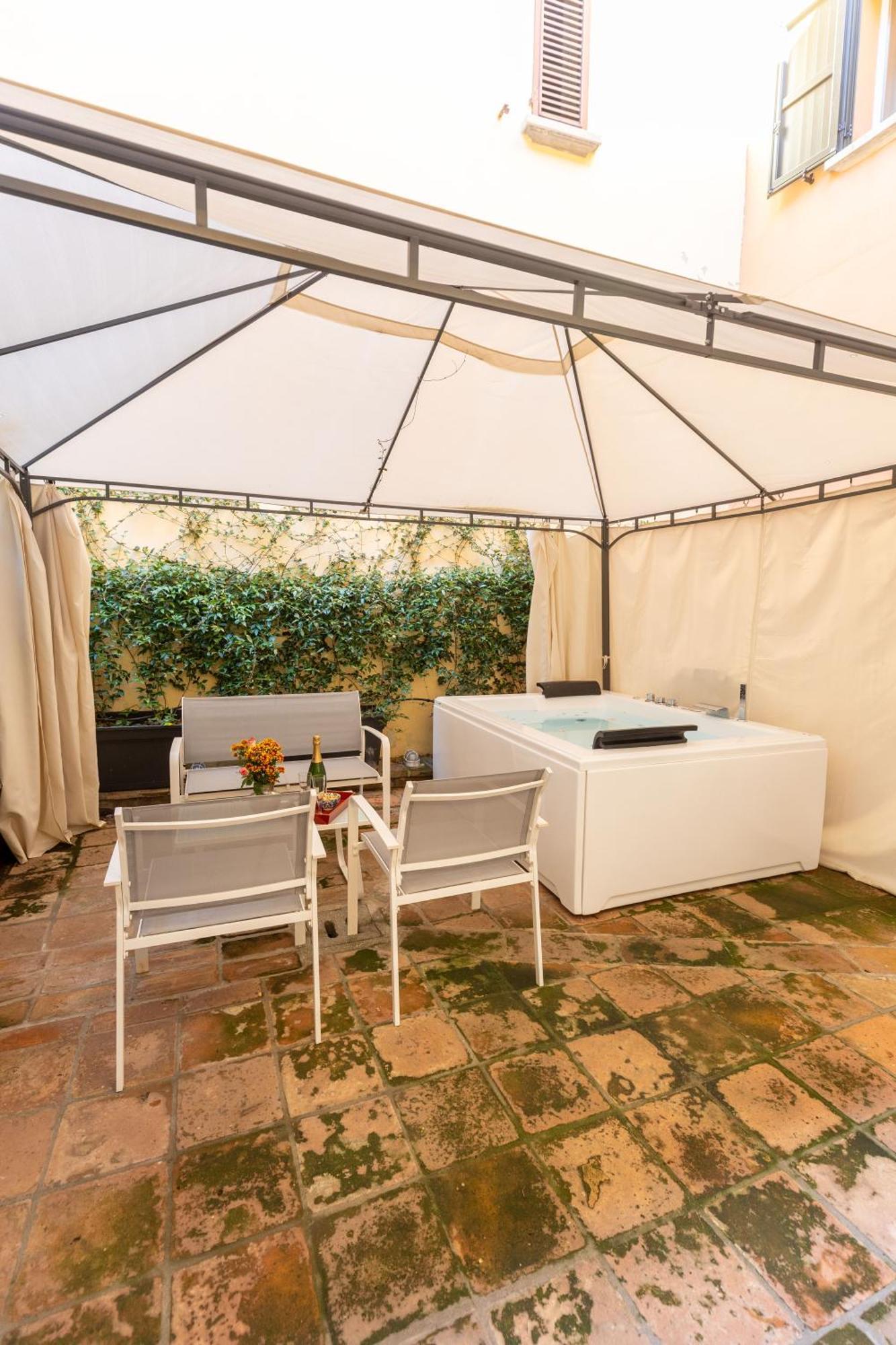 Apartment Terrace external Spa Bath