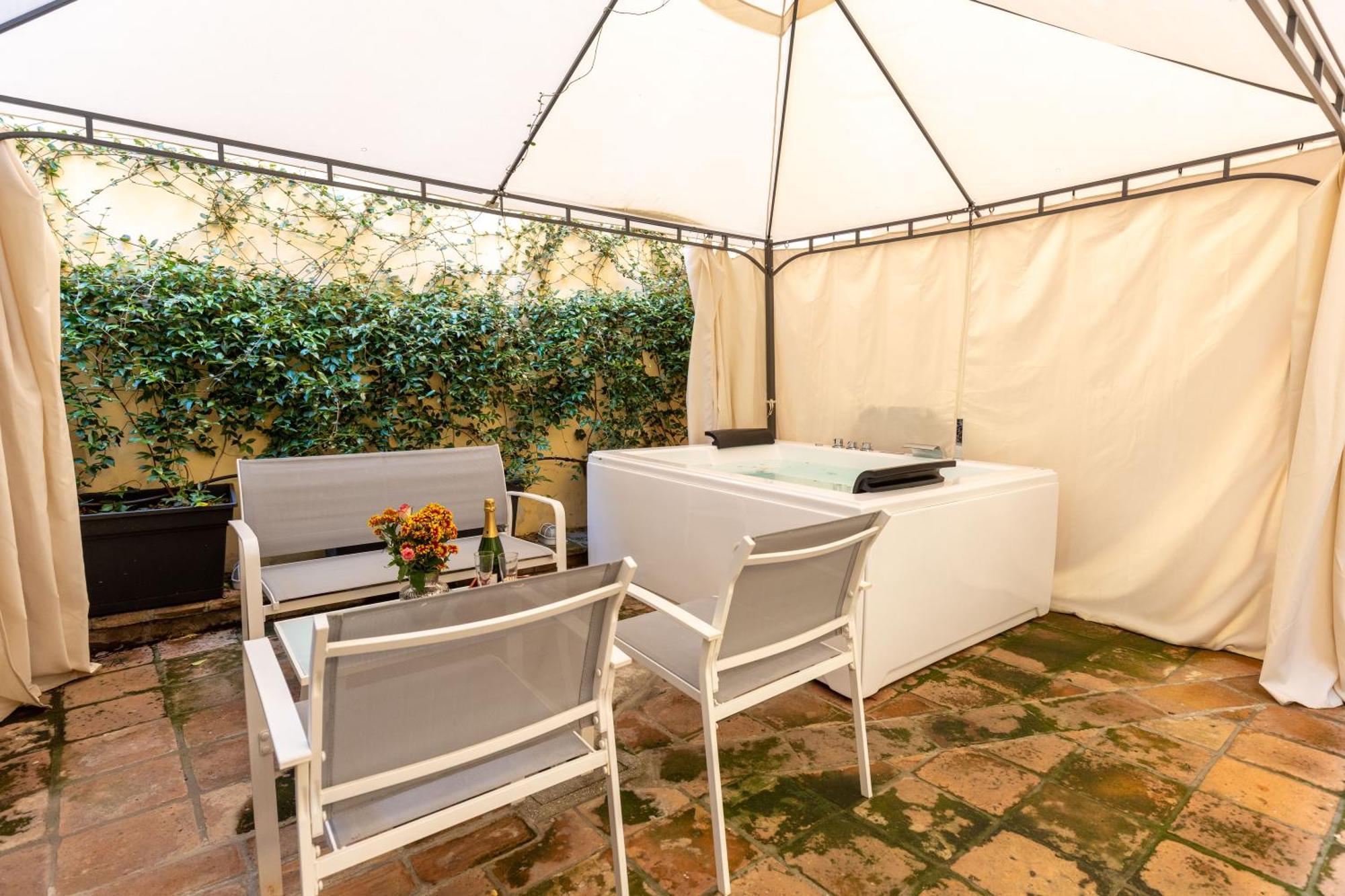 Apartment Terrace external Spa Bath