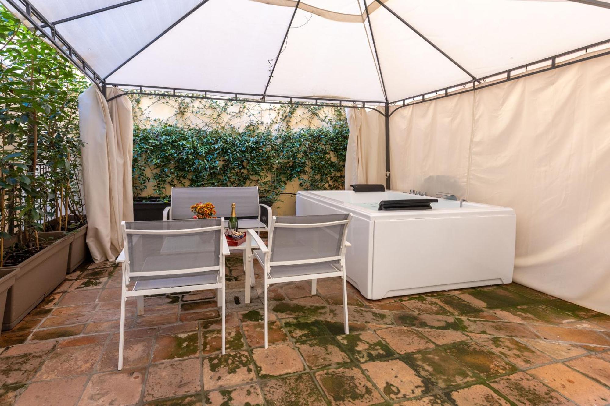 Apartment Terrace external Spa Bath