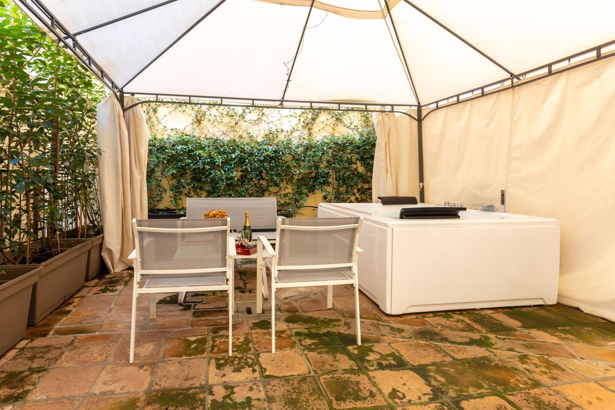 Apartment Terrace external Spa Bath