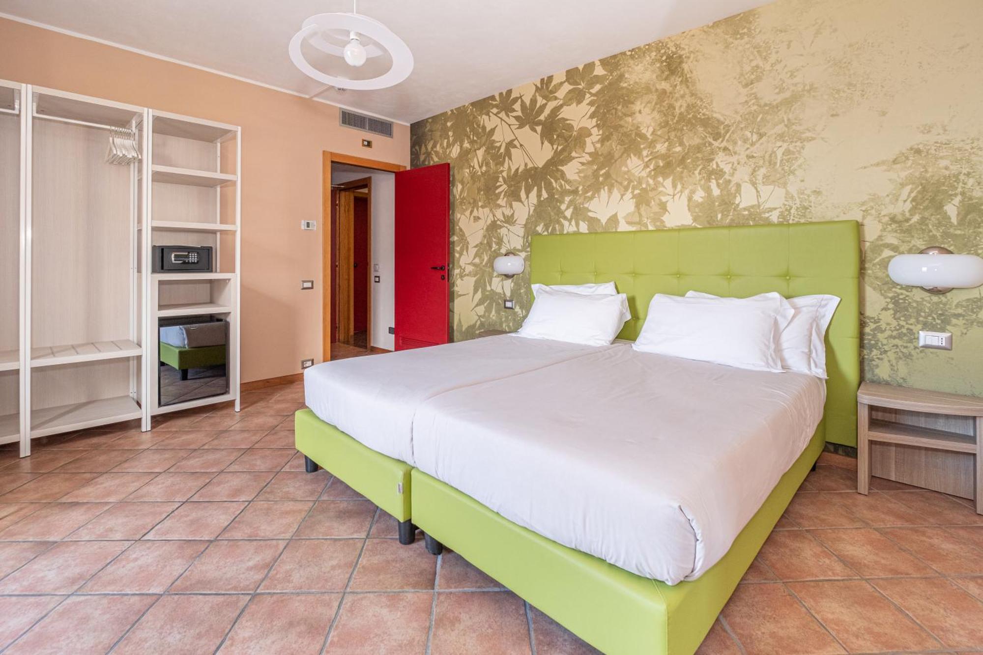 Double Room Lateral Lake View