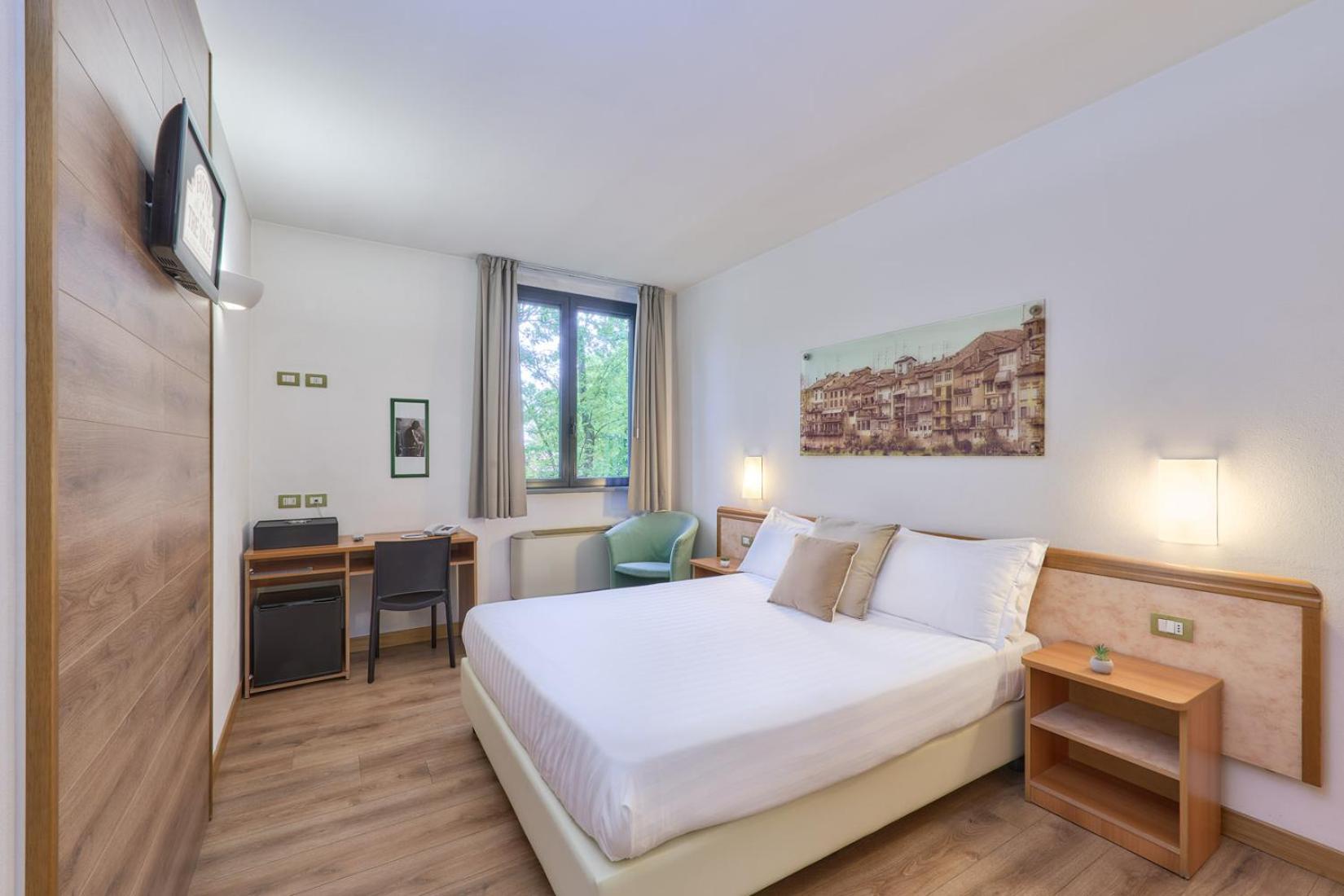 Budget Single Room French Bed