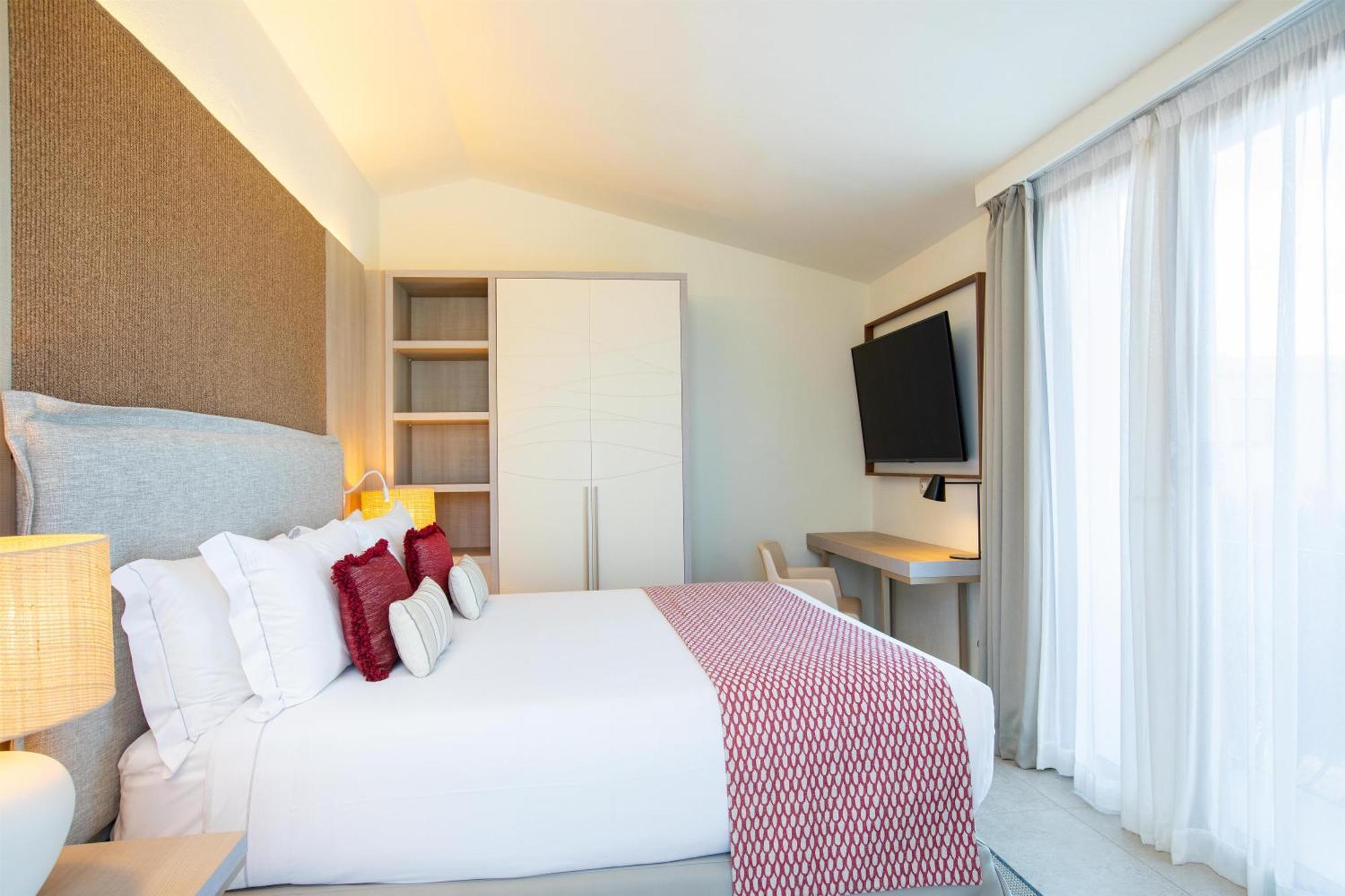 Deluxe King Room Sea View
