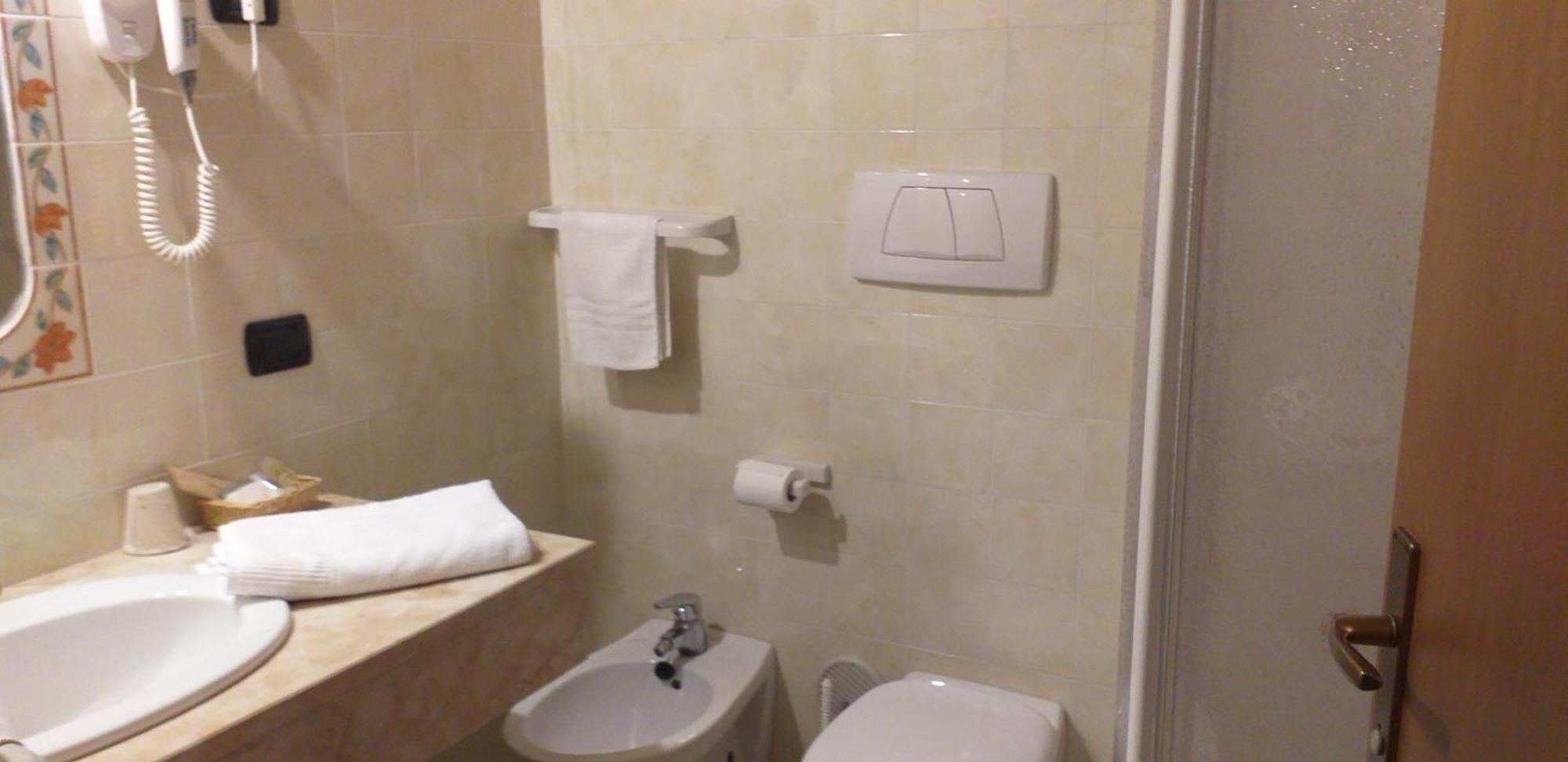 Economy Double or Twin Room,1772927169:JPEG