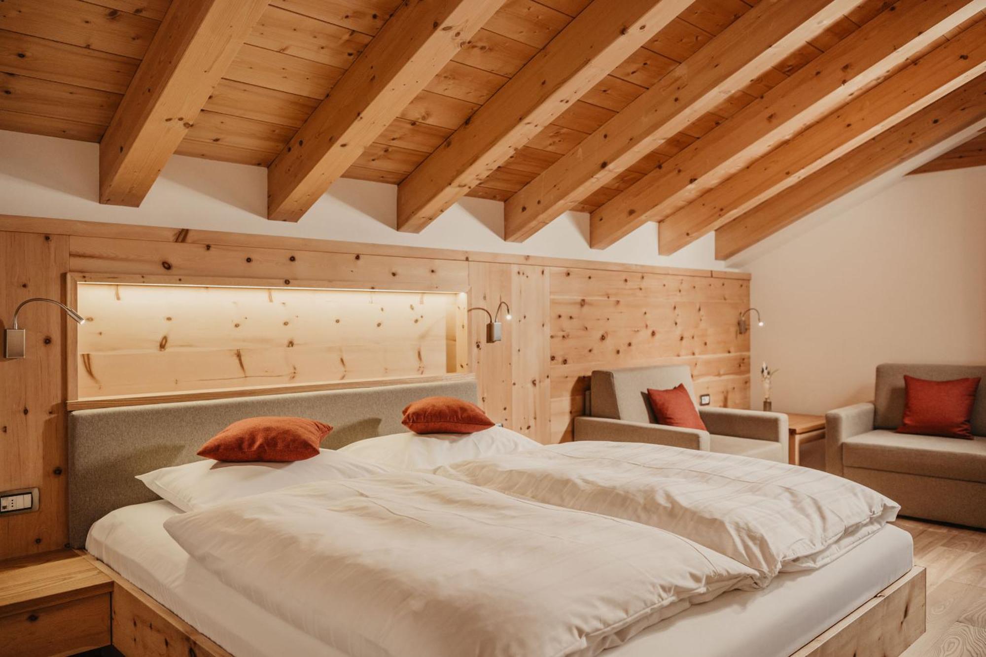 Large Double or Twin Room