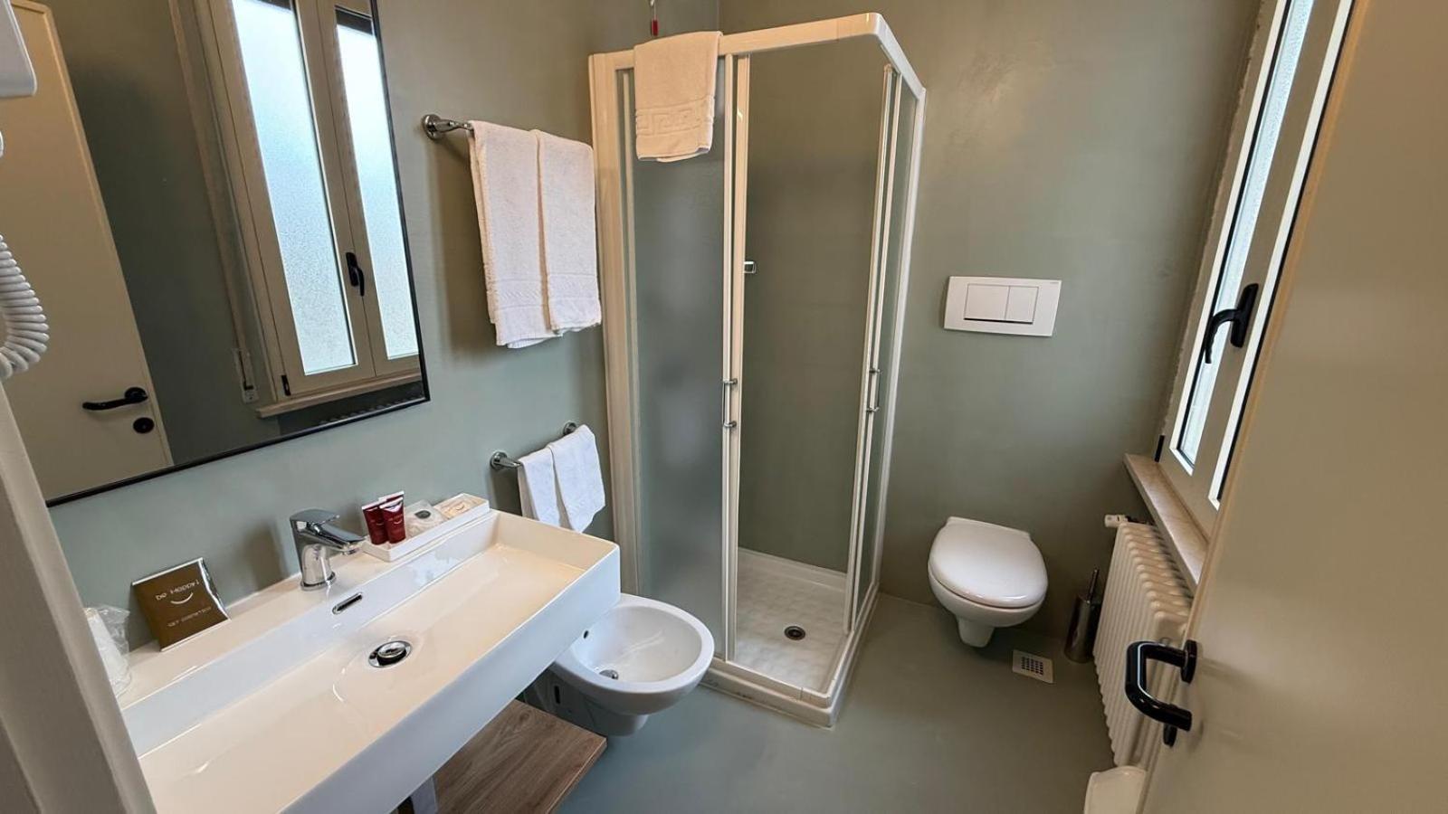 Triple Room,1742809098:JPEG