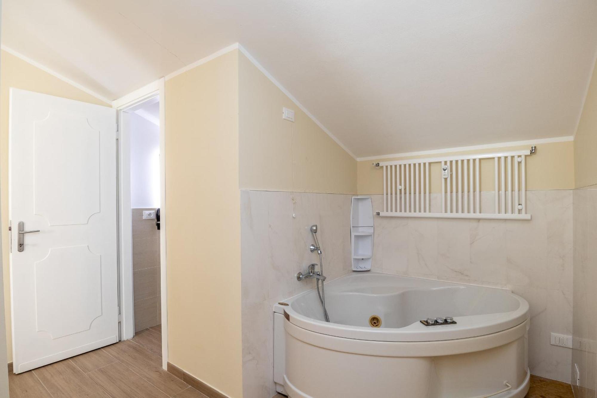 King Room Spa Bath