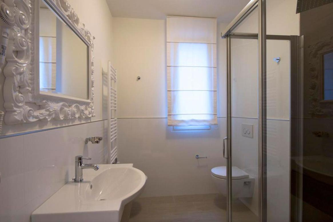 Two-Room Apartment,1756800700:JPEG