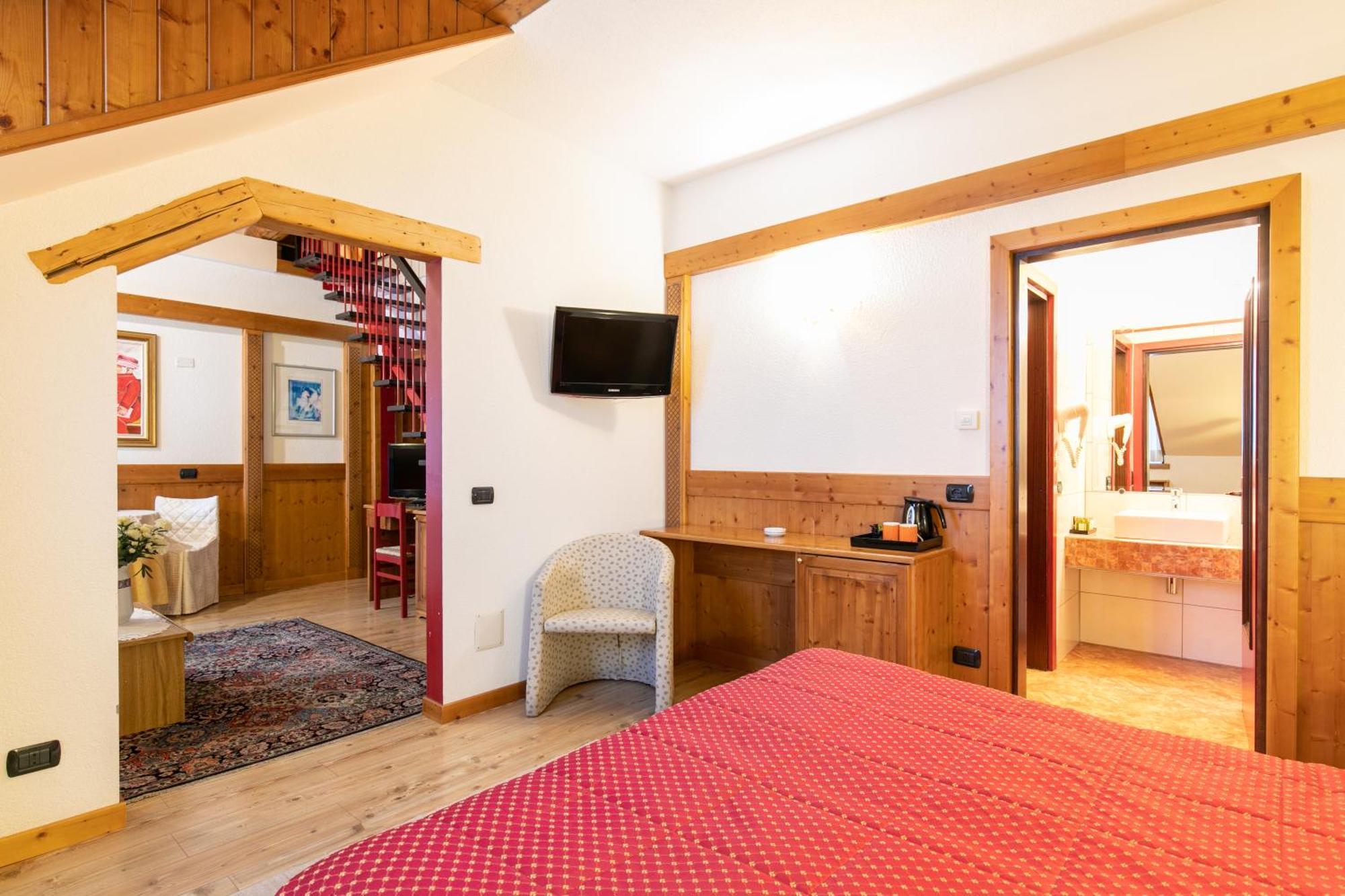 Deluxe Two-Bedroom Suite