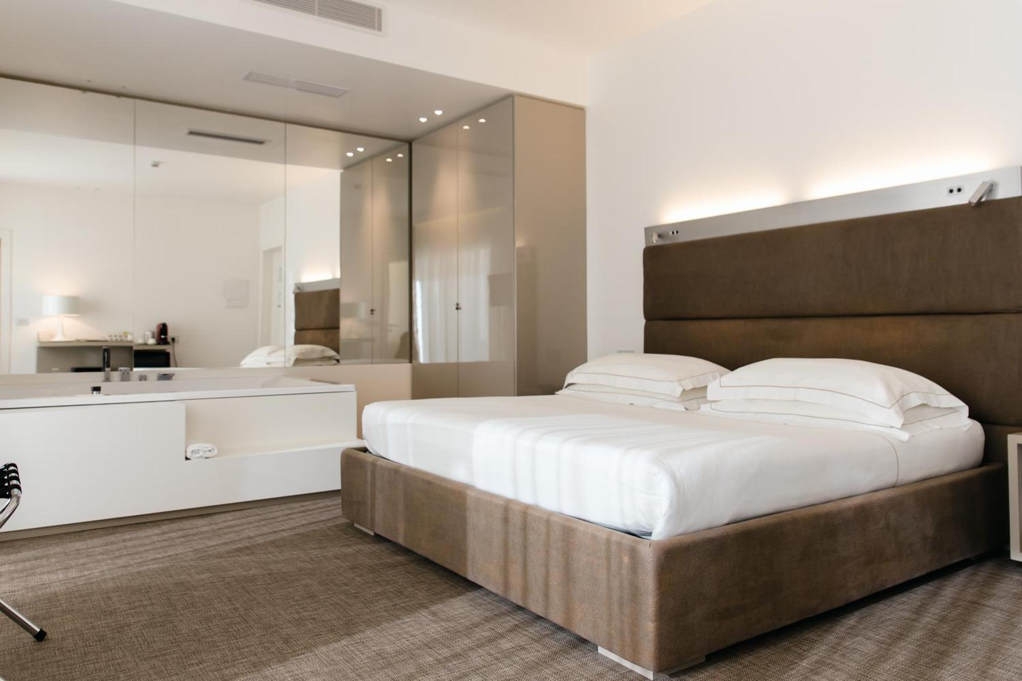 King Room Spa Bath