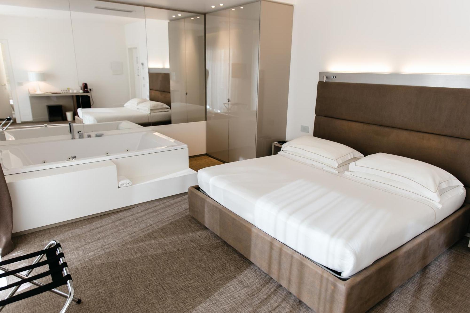 King Room Spa Bath