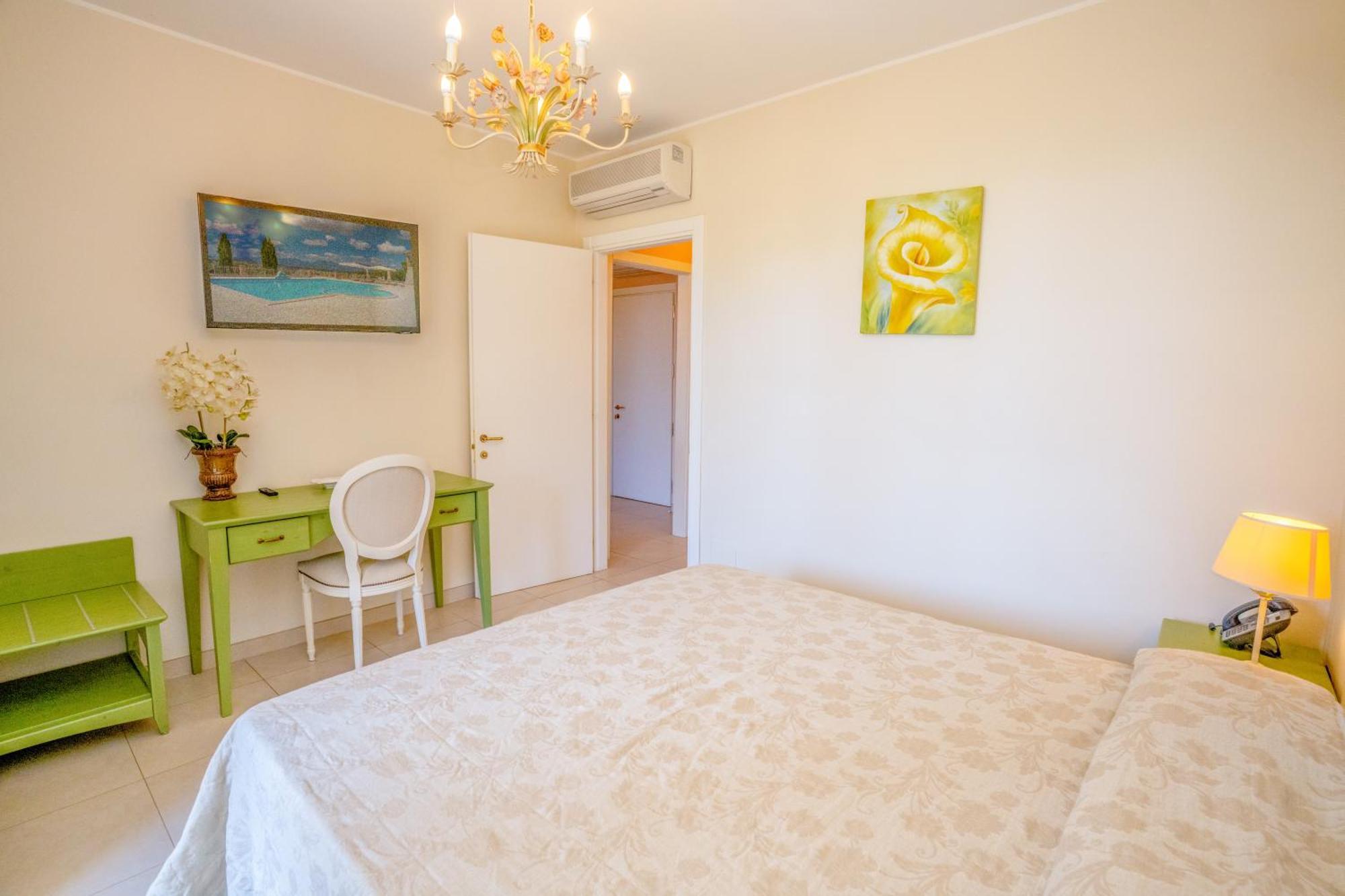 Superior One-Bedroom Apartment