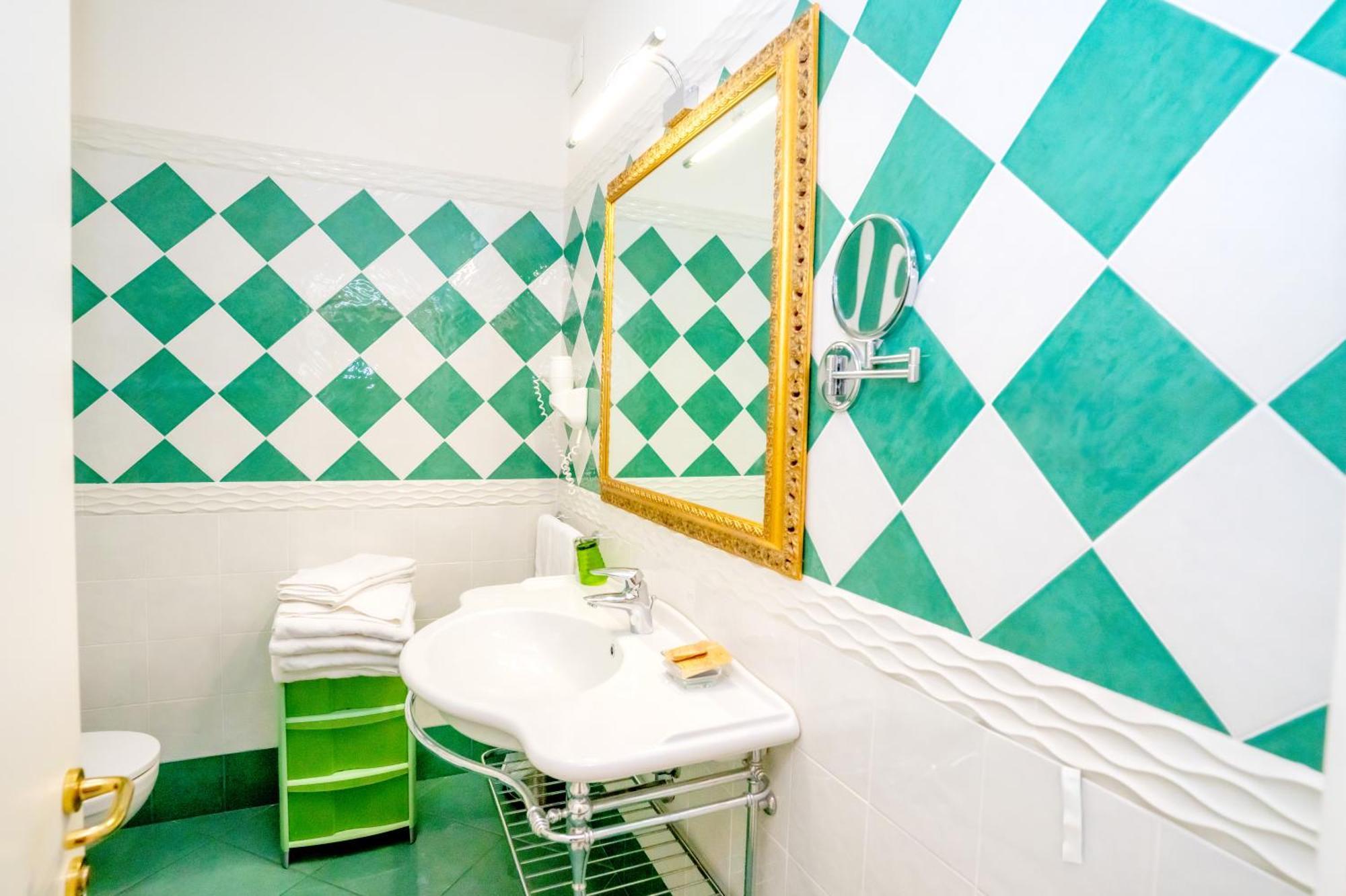 Superior One-Bedroom Apartment