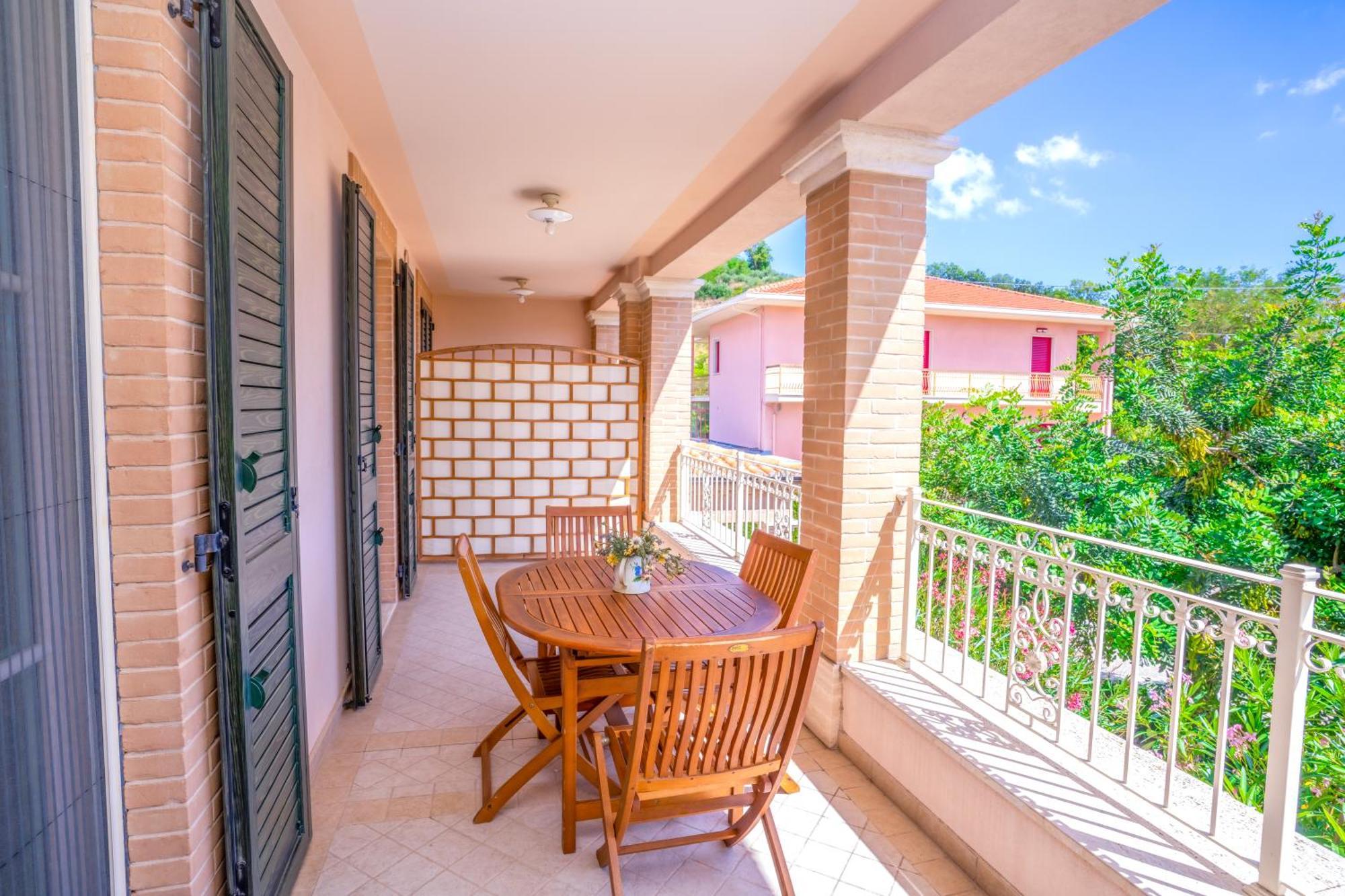 Superior One-Bedroom Apartment