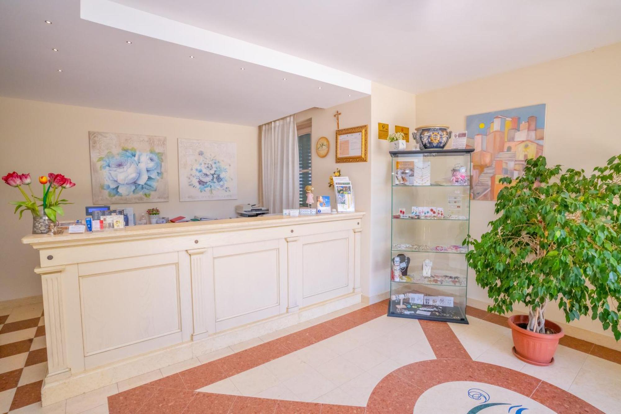 Large Superior One-Bedroom Apartment